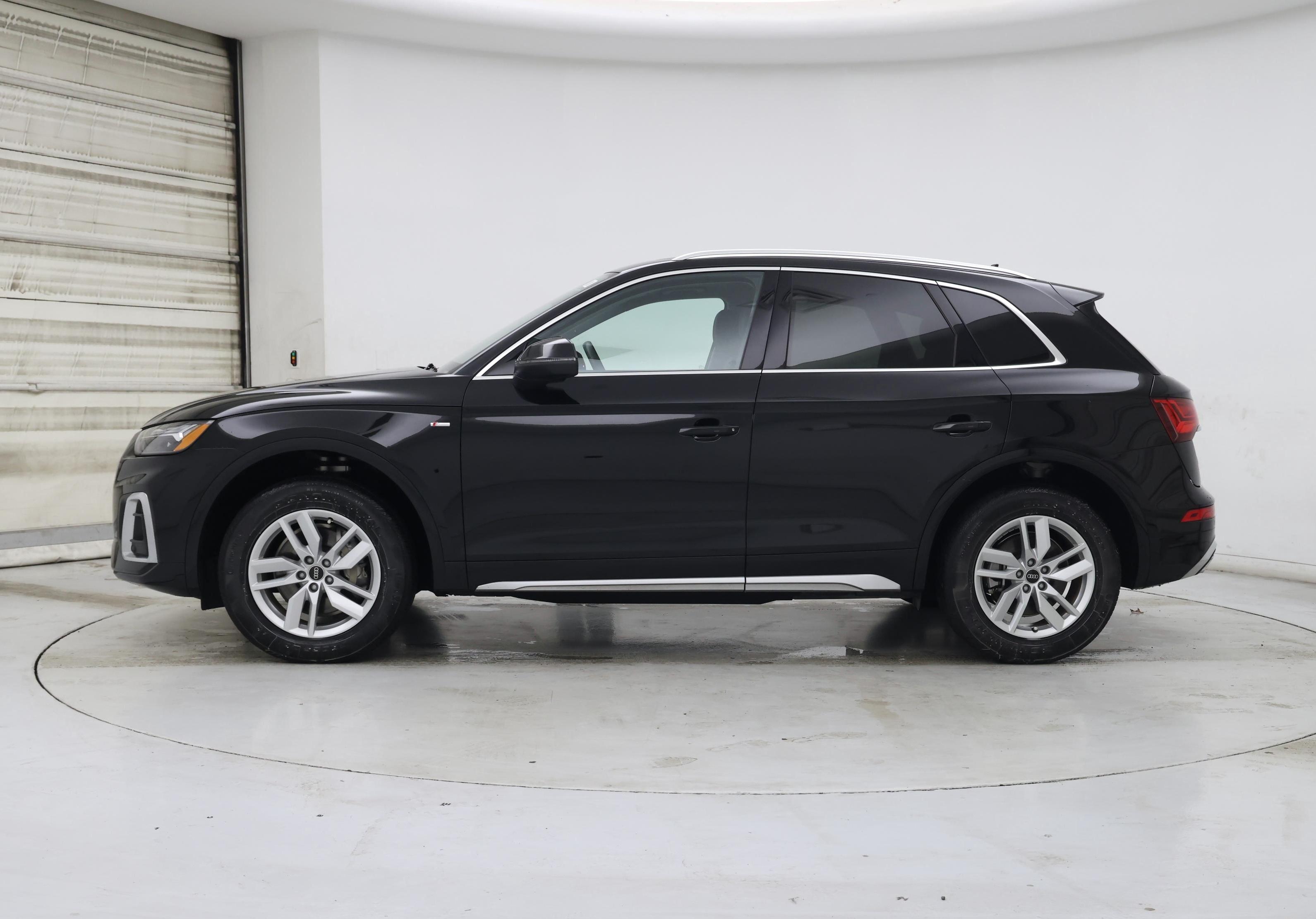 Thumbnail: 2023 Audi Q5 - 3