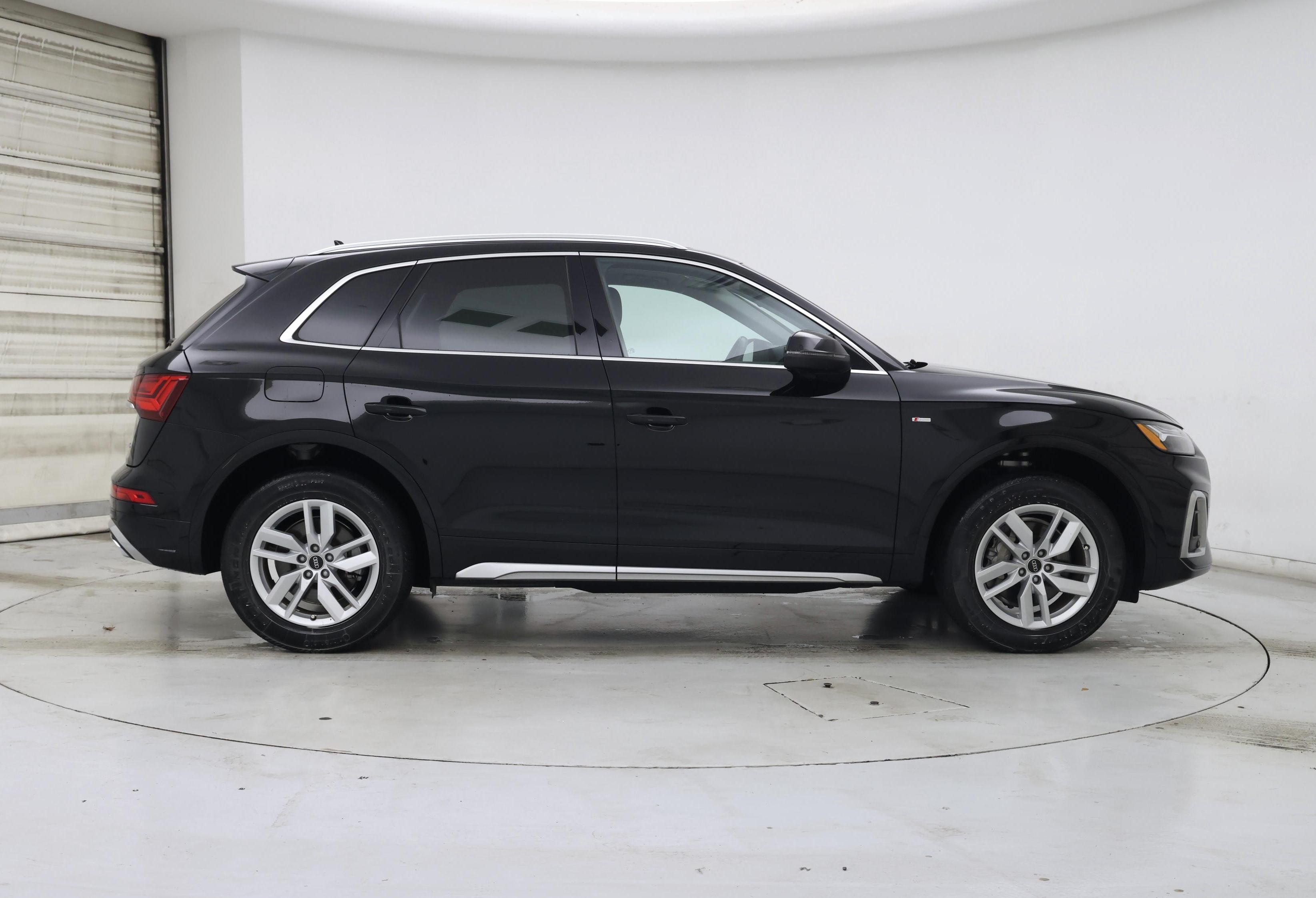 Thumbnail: 2023 Audi Q5 - 7