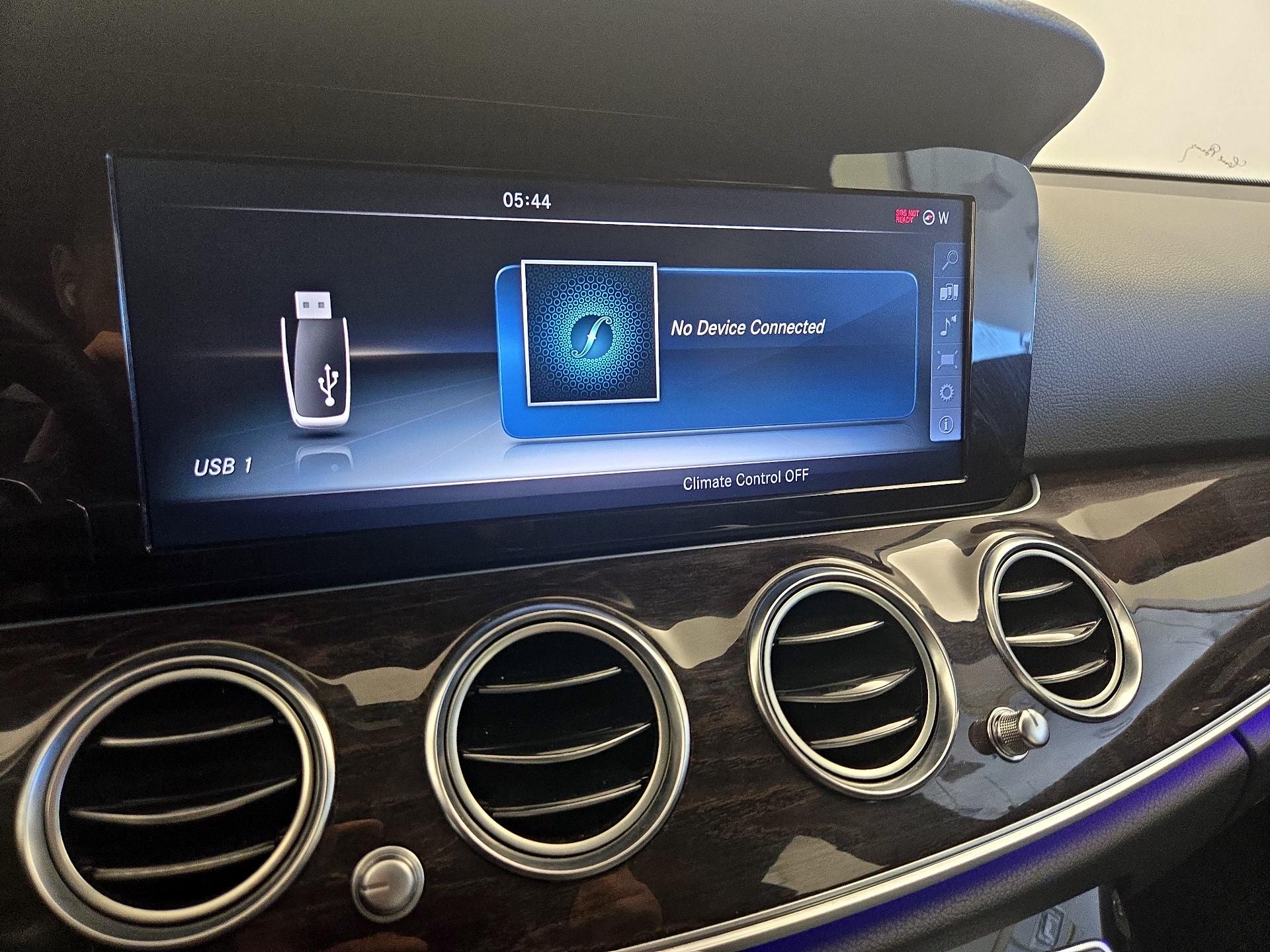 Thumbnail: 2017 Mercedes-Benz E-Class - 16