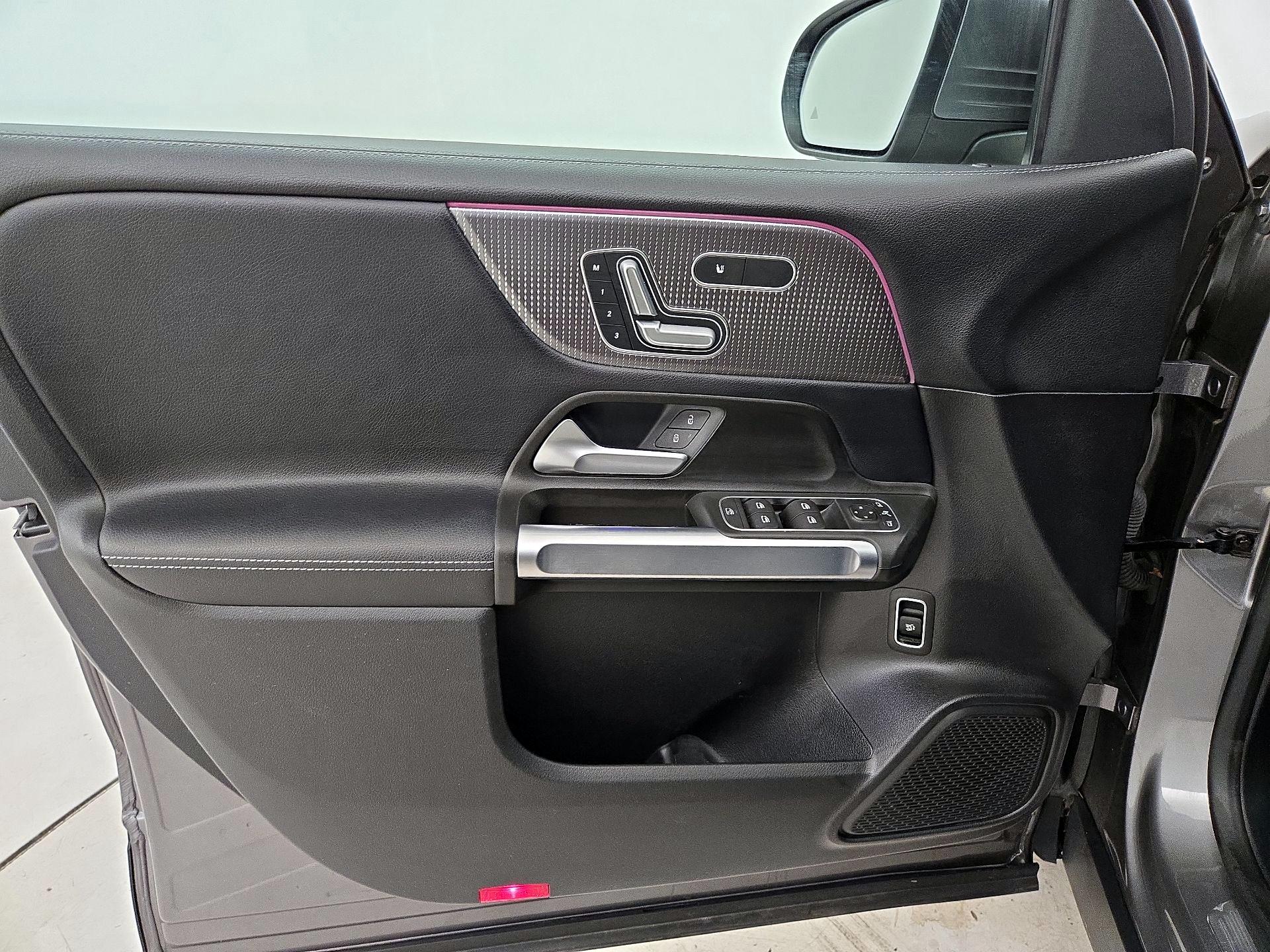 Thumbnail: 2021 Mercedes-Benz GLB - 12