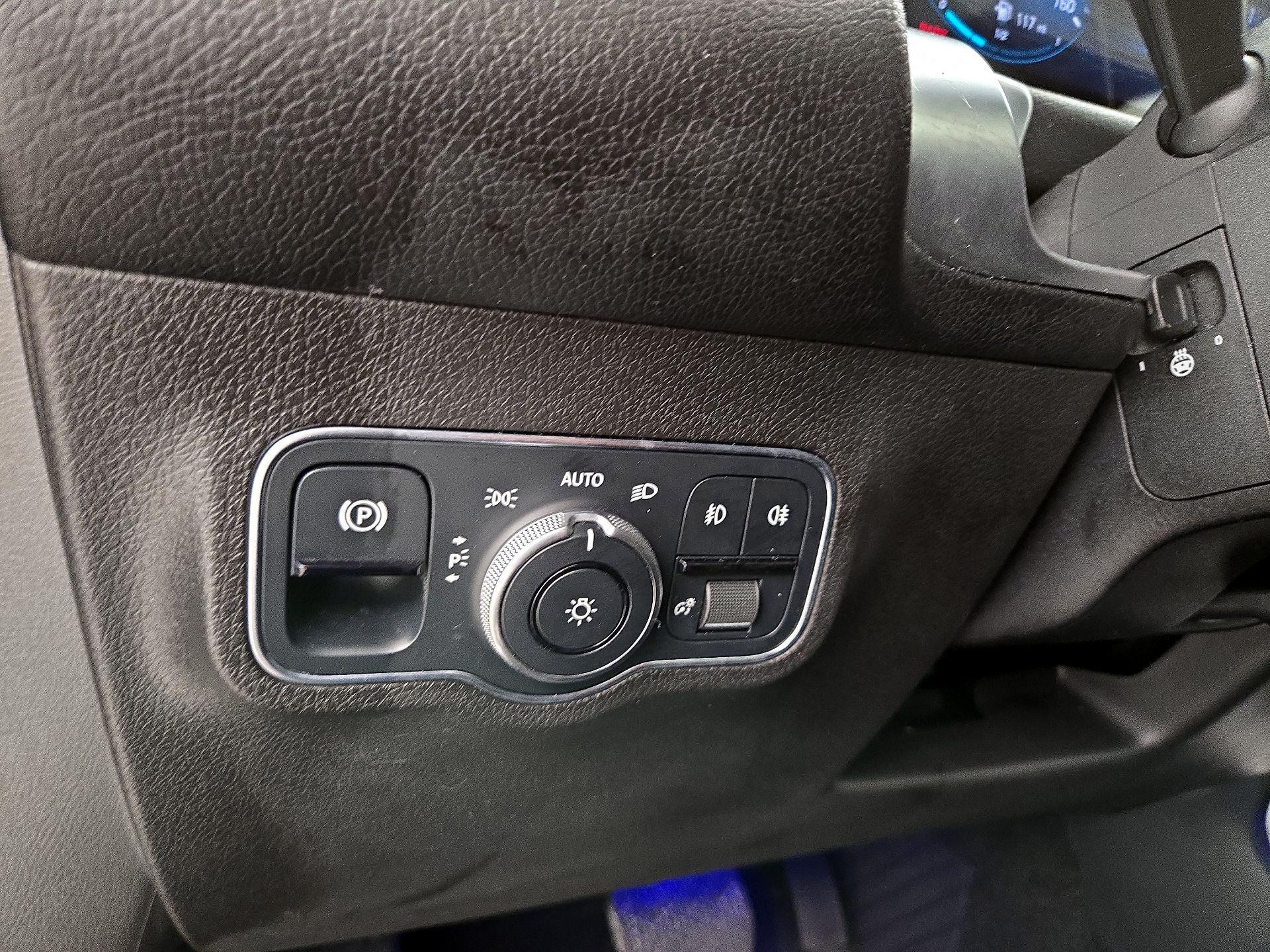 Thumbnail: 2021 Mercedes-Benz GLB - 13