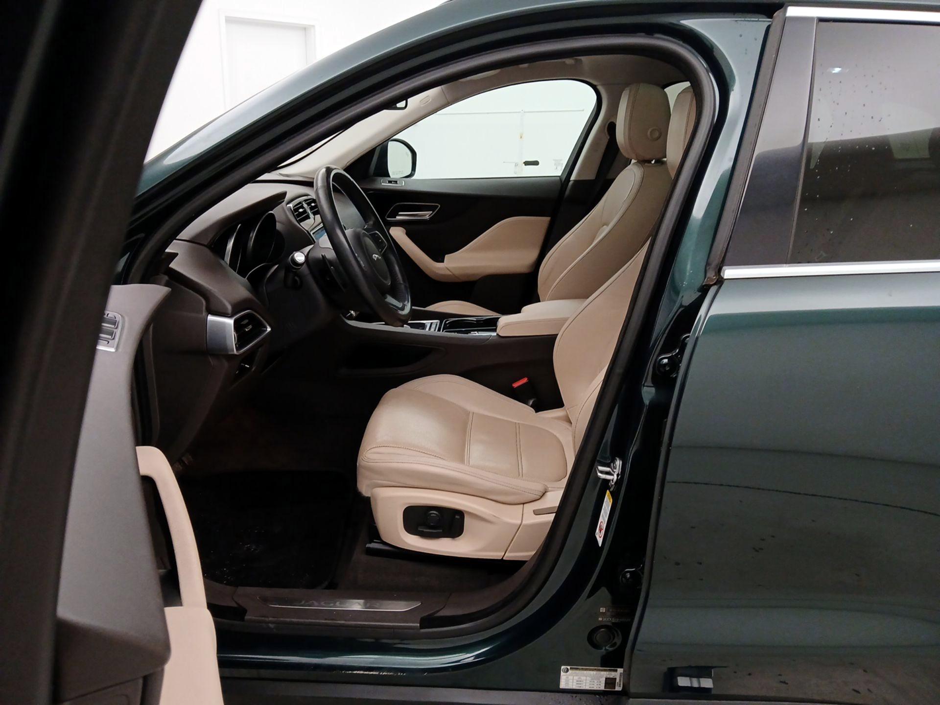 Thumbnail: 2017 Jaguar F-Pace - 11