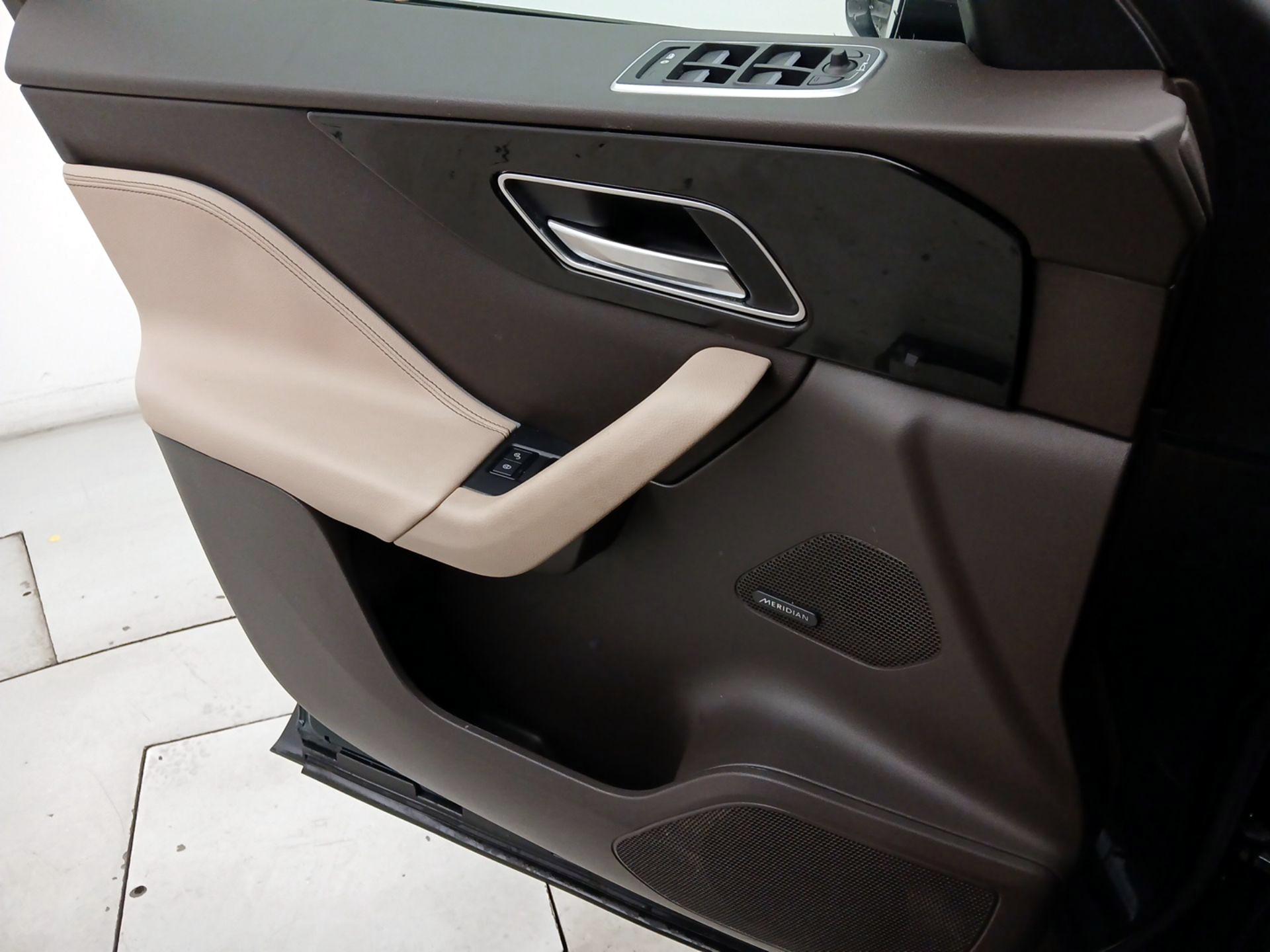 Thumbnail: 2017 Jaguar F-Pace - 12