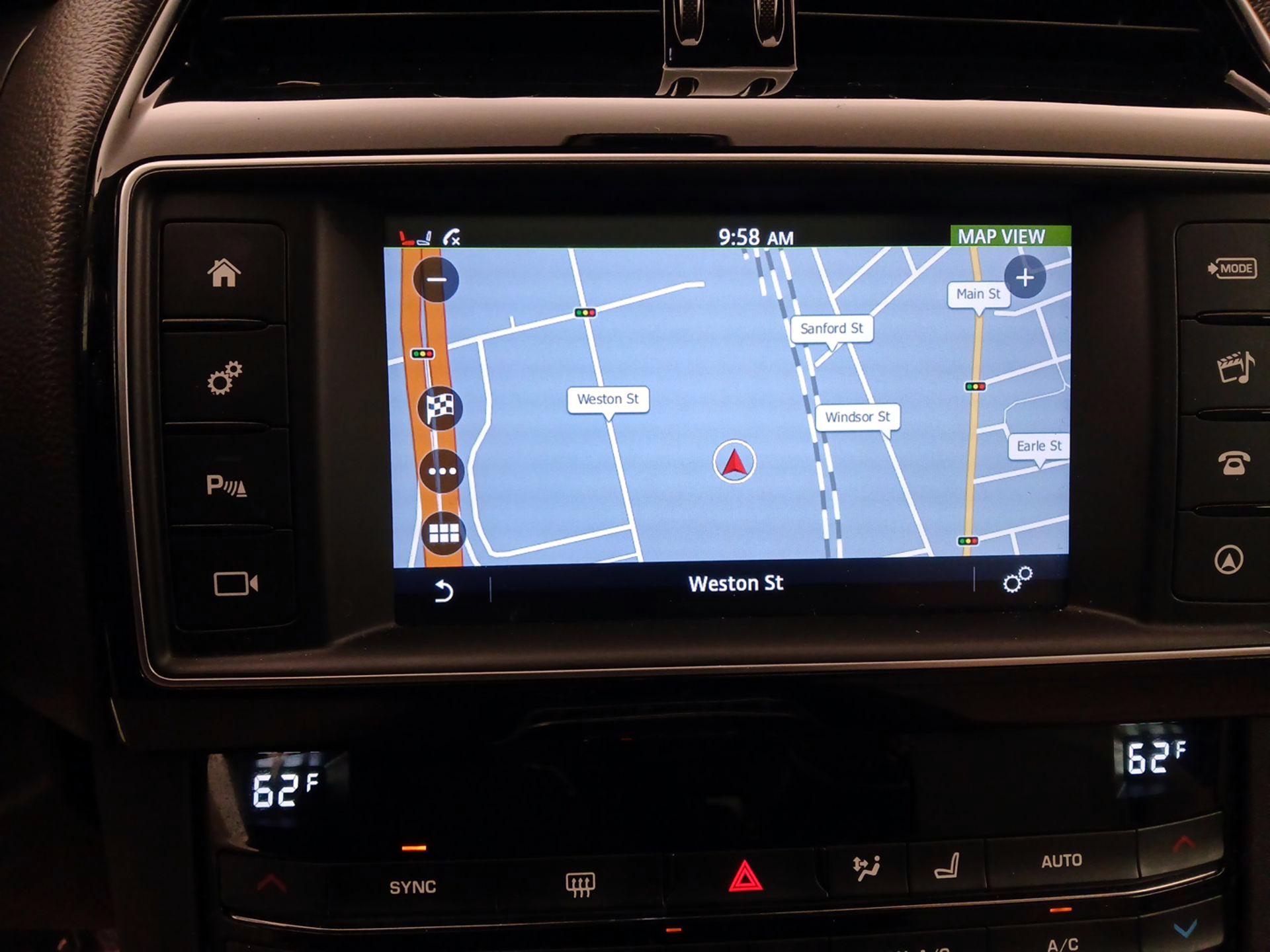 Thumbnail: 2017 Jaguar F-Pace - 14