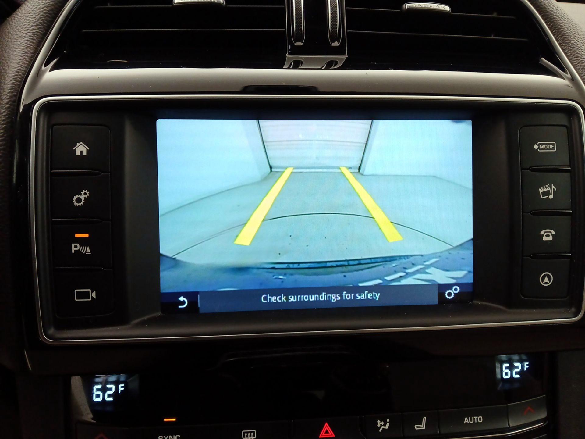 Thumbnail: 2017 Jaguar F-Pace - 15