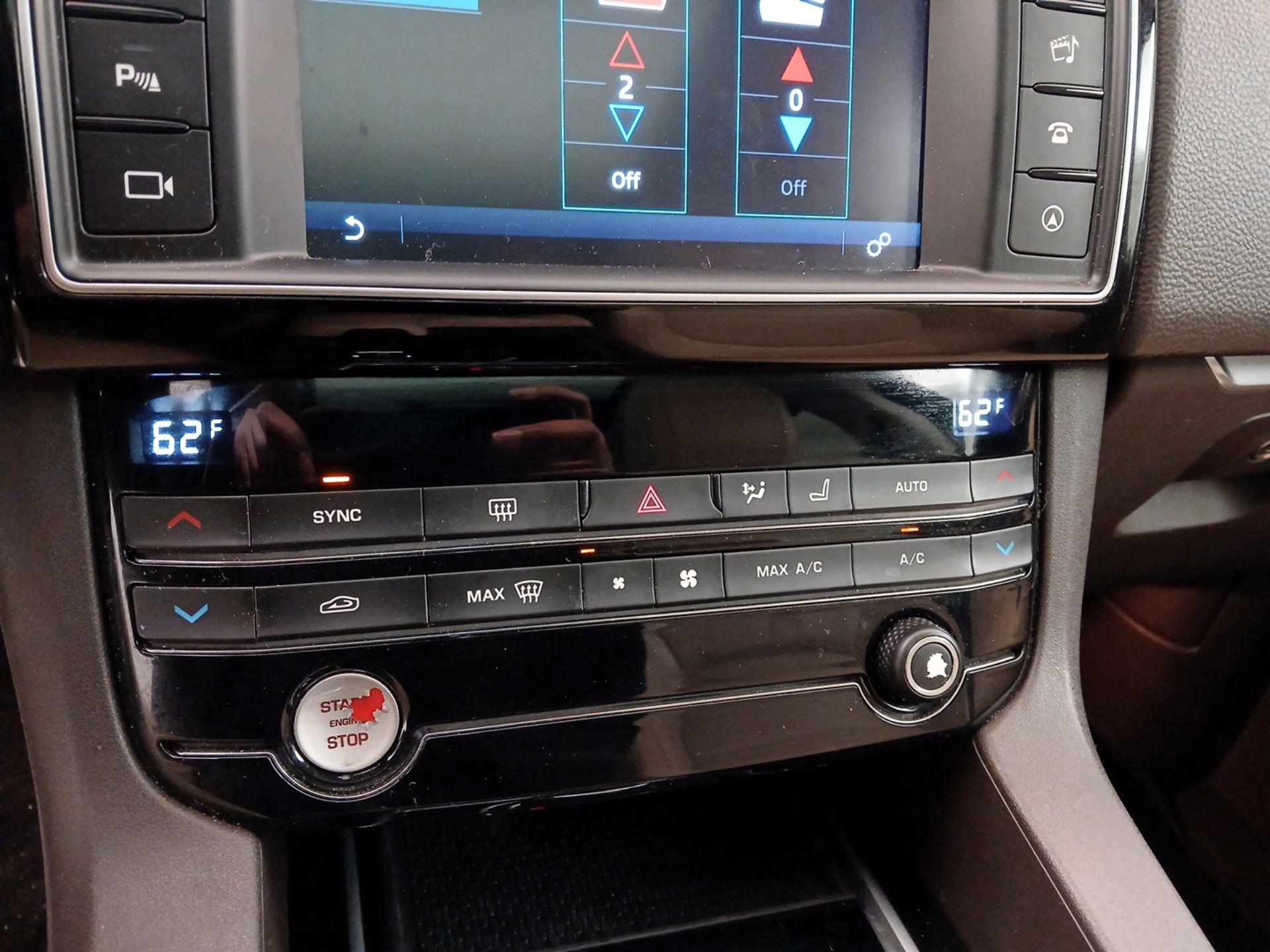 Thumbnail: 2017 Jaguar F-Pace - 17