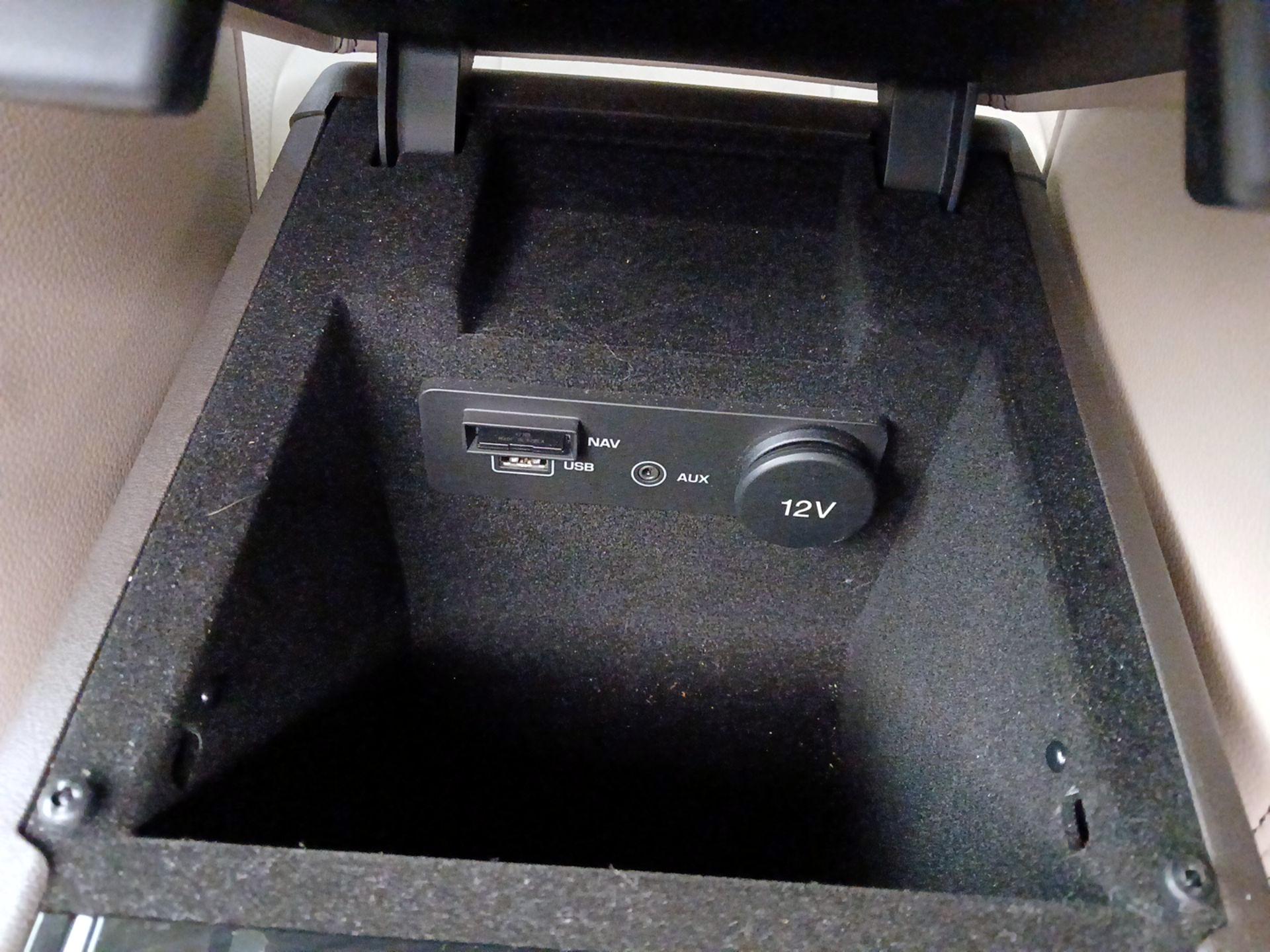 Thumbnail: 2017 Jaguar F-Pace - 19