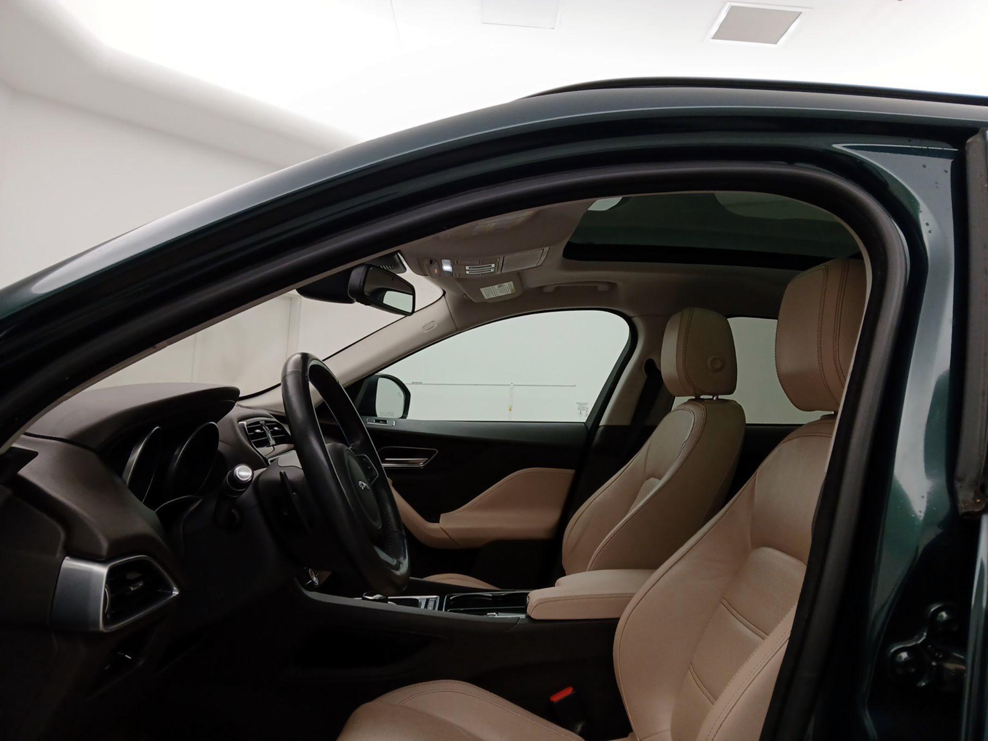 Thumbnail: 2017 Jaguar F-Pace - 20