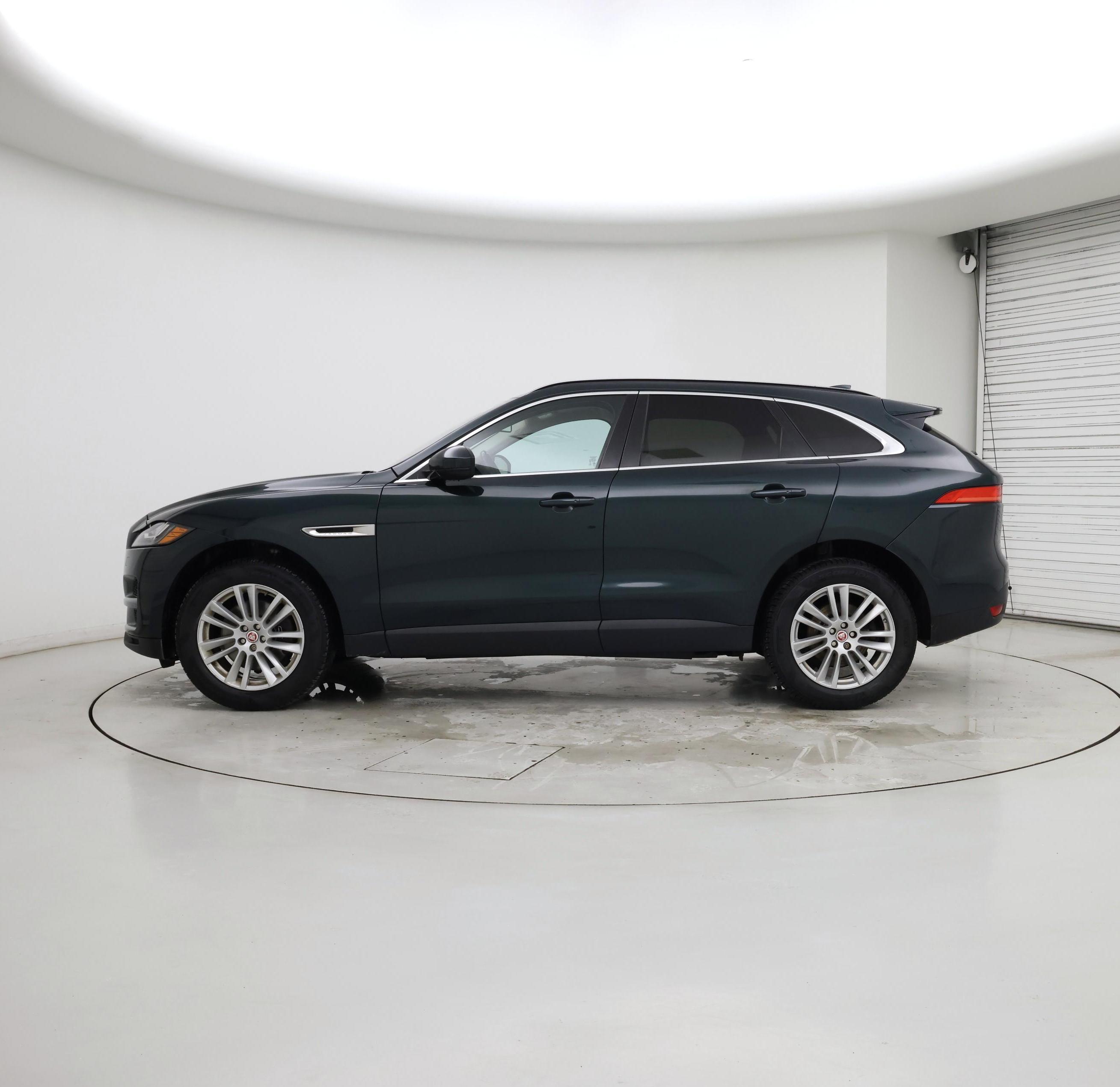 Thumbnail: 2017 Jaguar F-Pace - 3