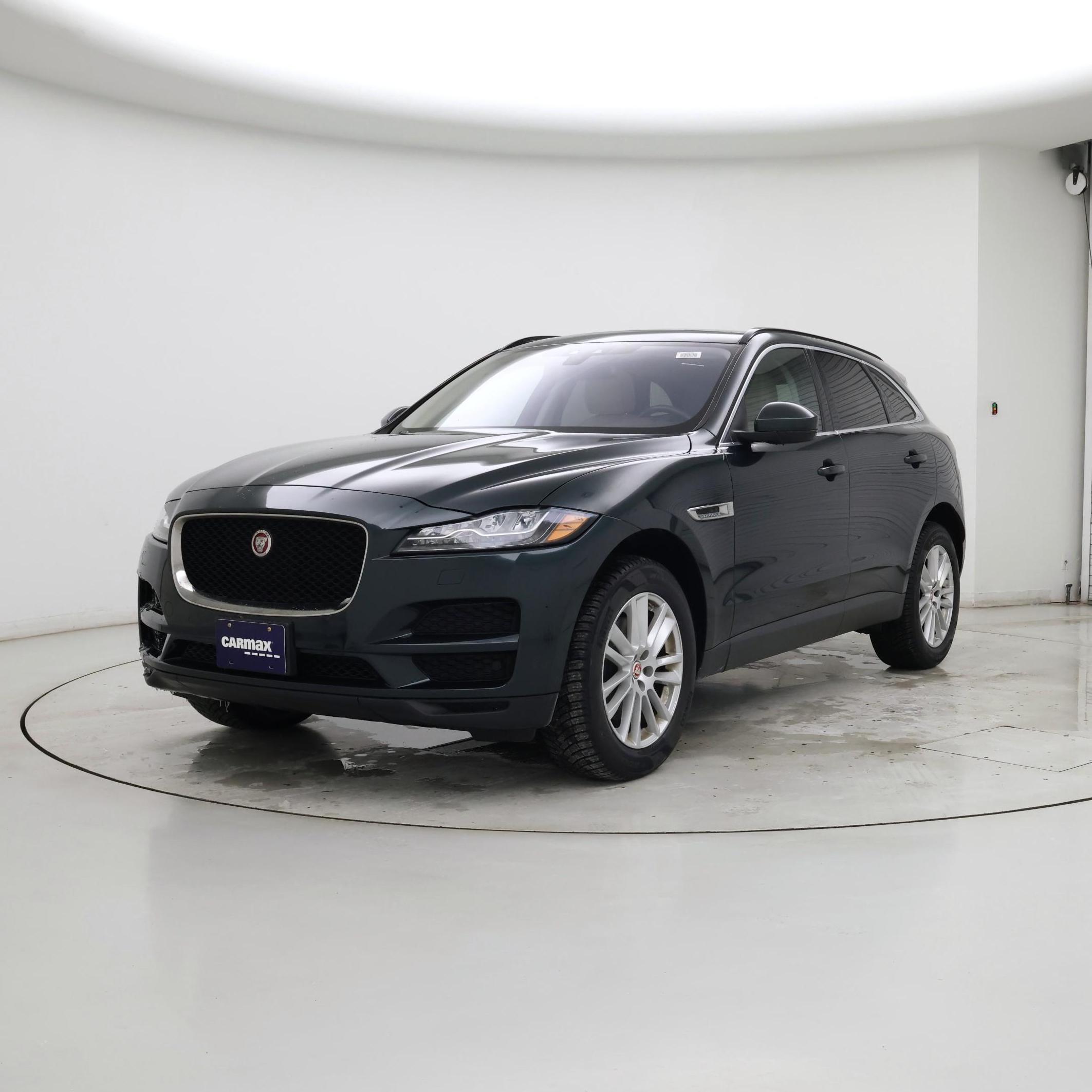 Thumbnail: 2017 Jaguar F-Pace - 4