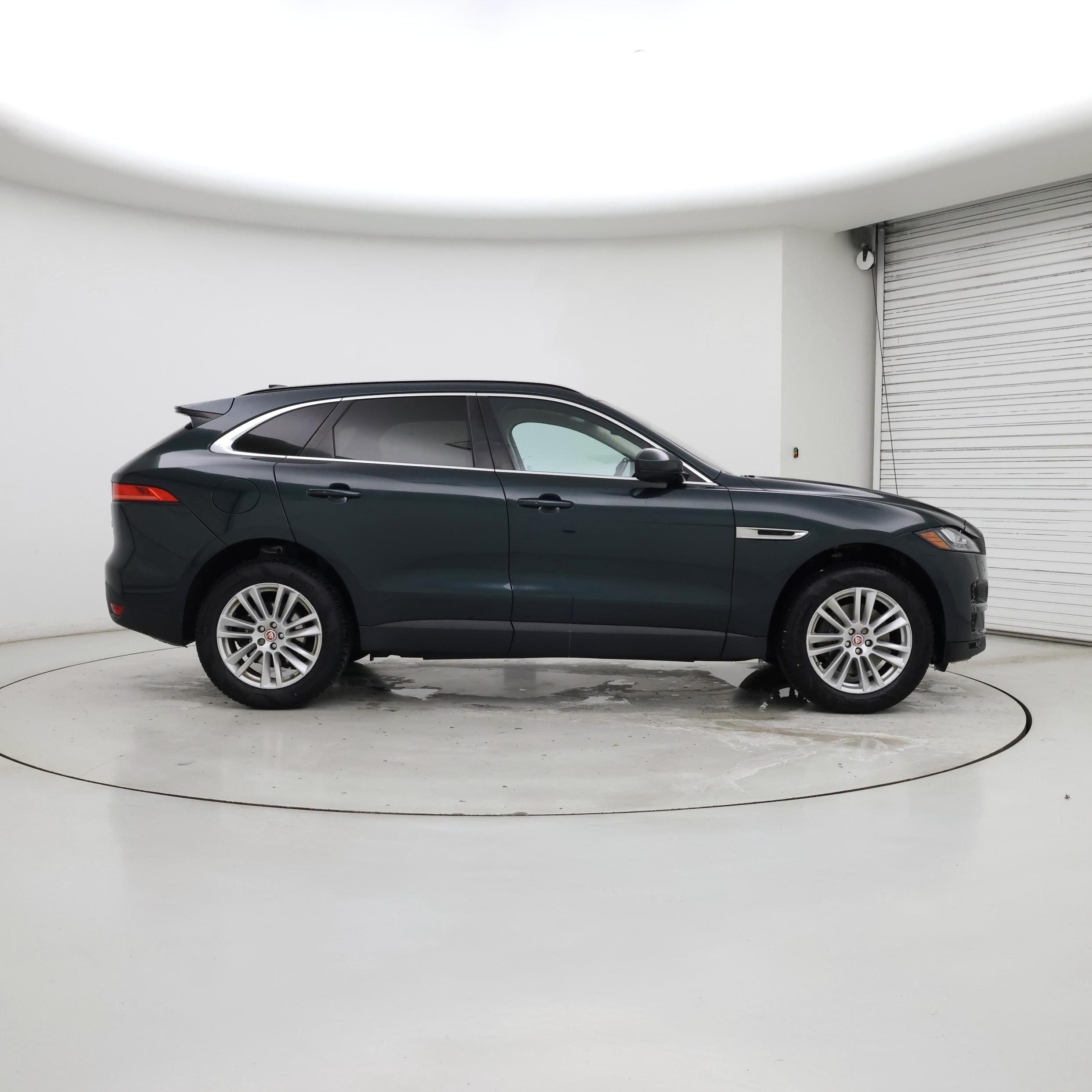 Thumbnail: 2017 Jaguar F-Pace - 7