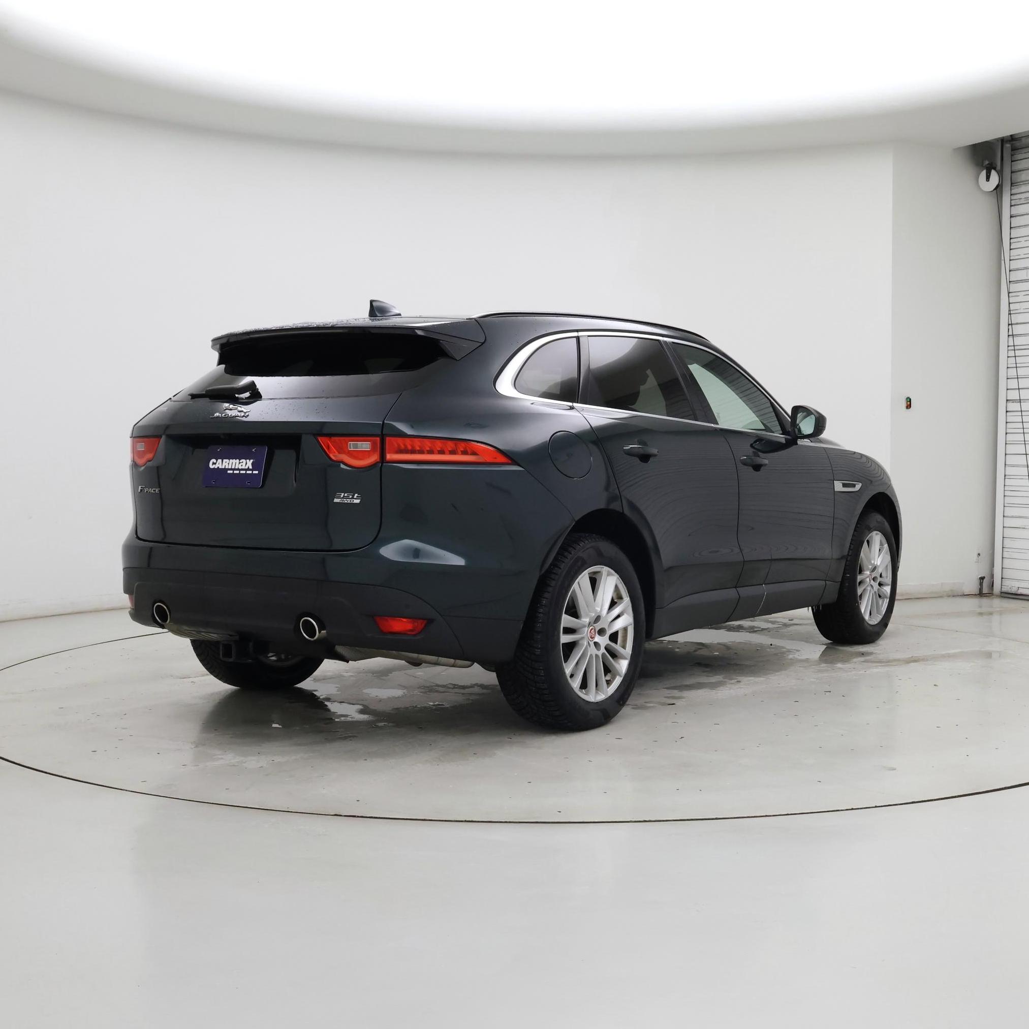 Thumbnail: 2017 Jaguar F-Pace - 8