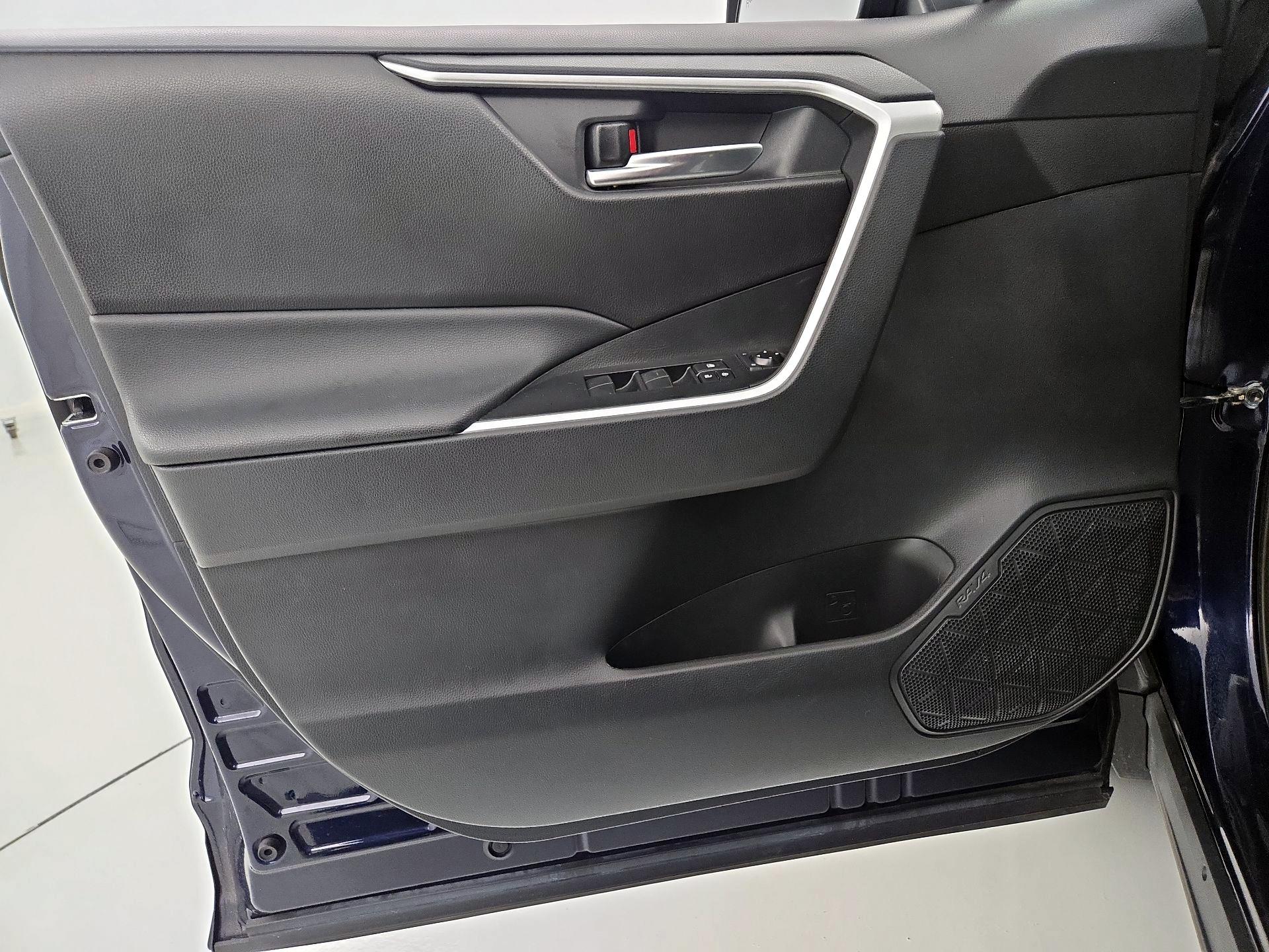 Thumbnail: 2021 Toyota RAV4 - 12