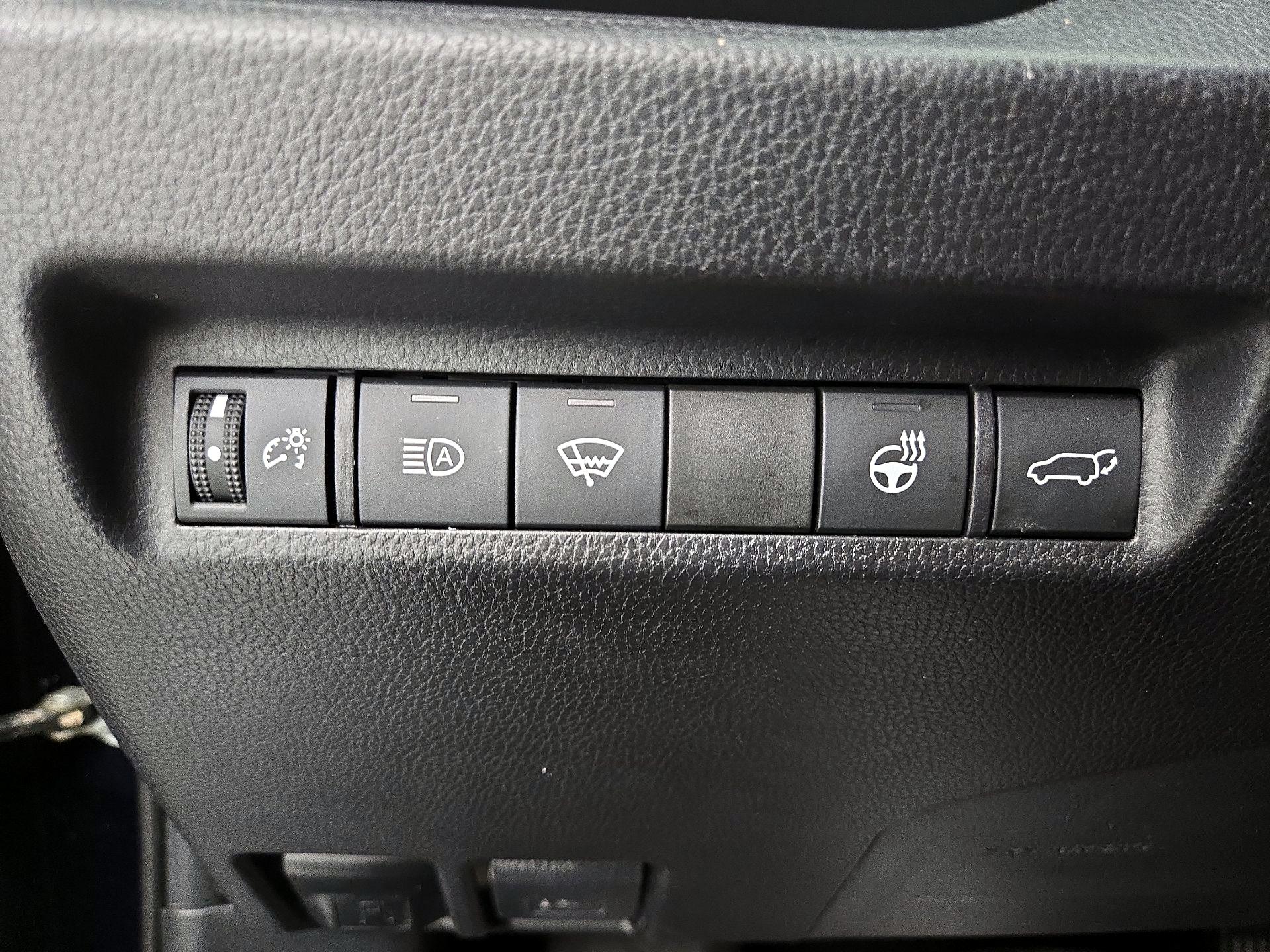 Thumbnail: 2021 Toyota RAV4 - 13