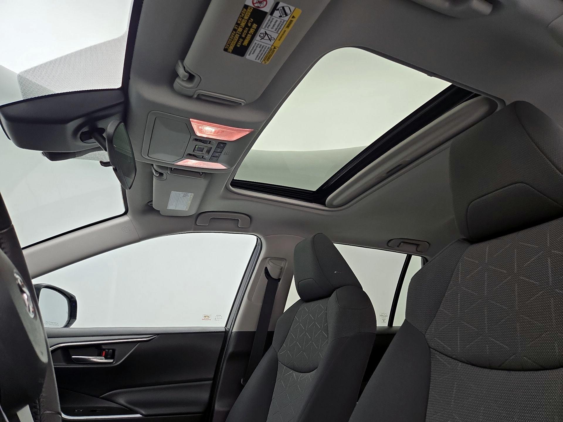 Thumbnail: 2021 Toyota RAV4 - 19