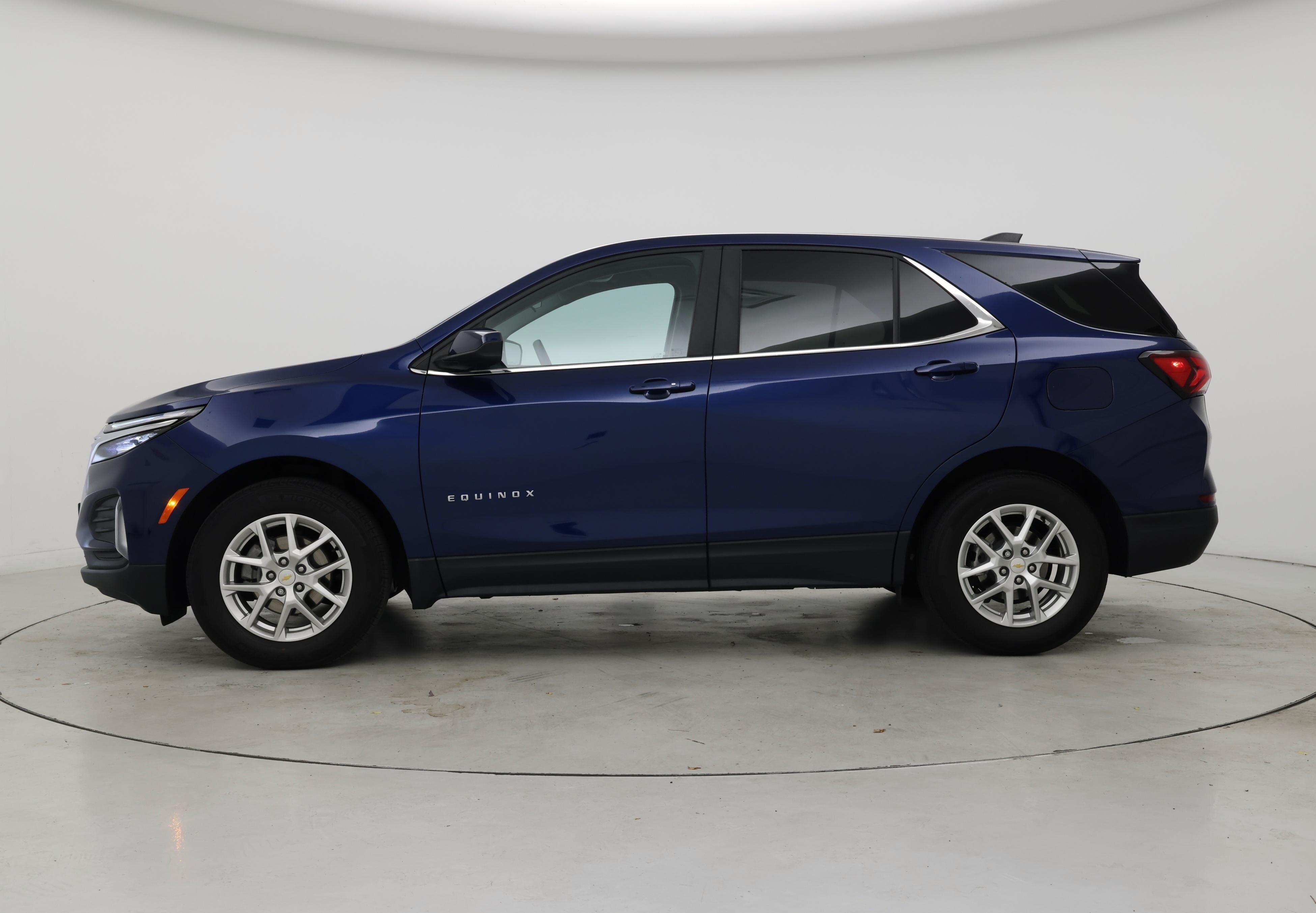 Thumbnail: 2022 Chevrolet Equinox - 3