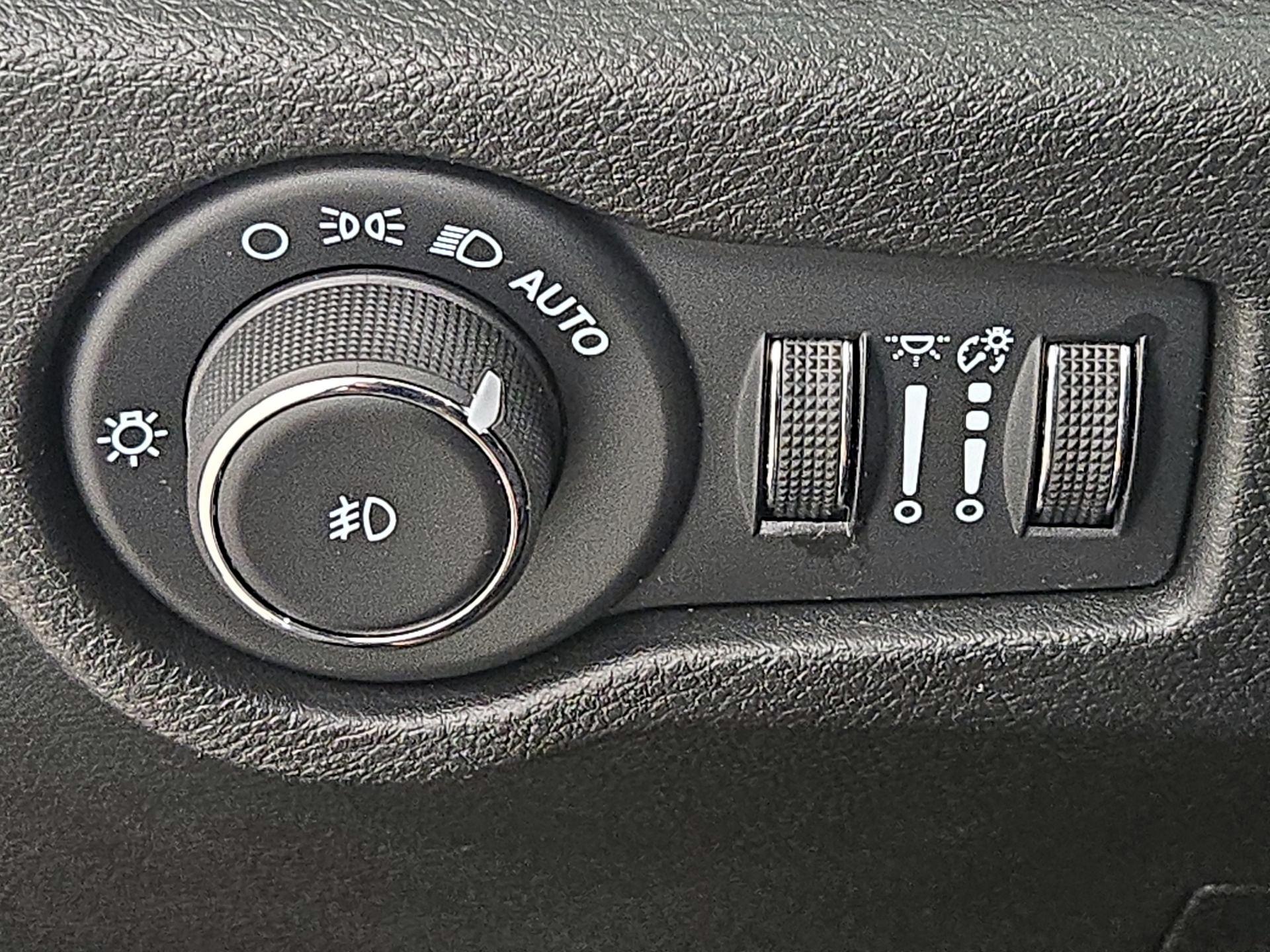 Thumbnail: 2023 Chrysler Pacifica - 13