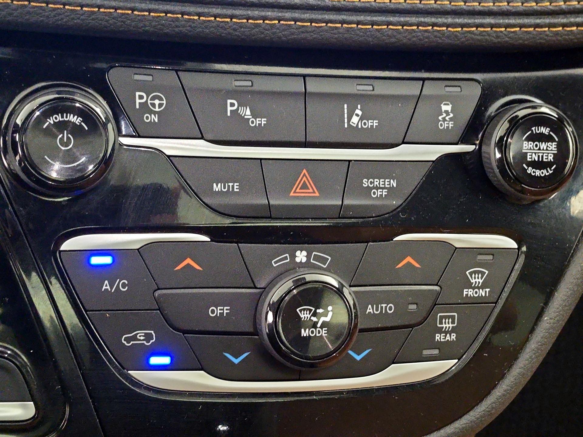 Thumbnail: 2023 Chrysler Pacifica - 17