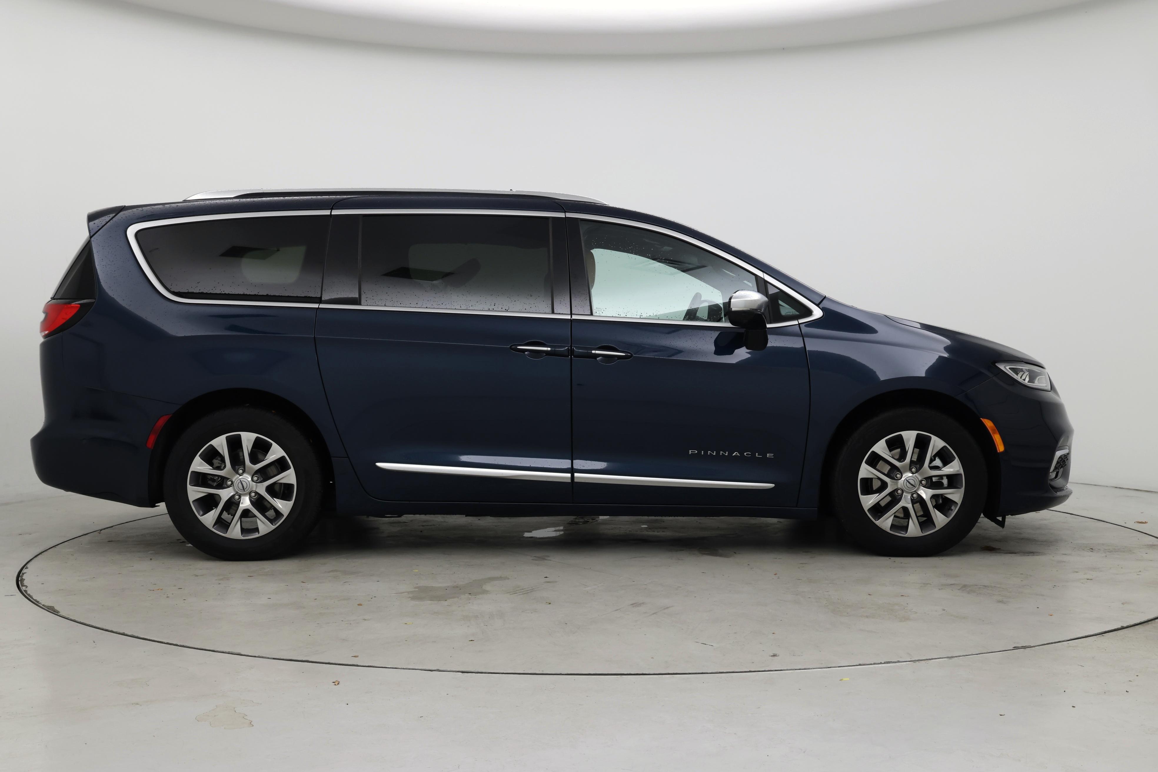 Thumbnail: 2023 Chrysler Pacifica - 7