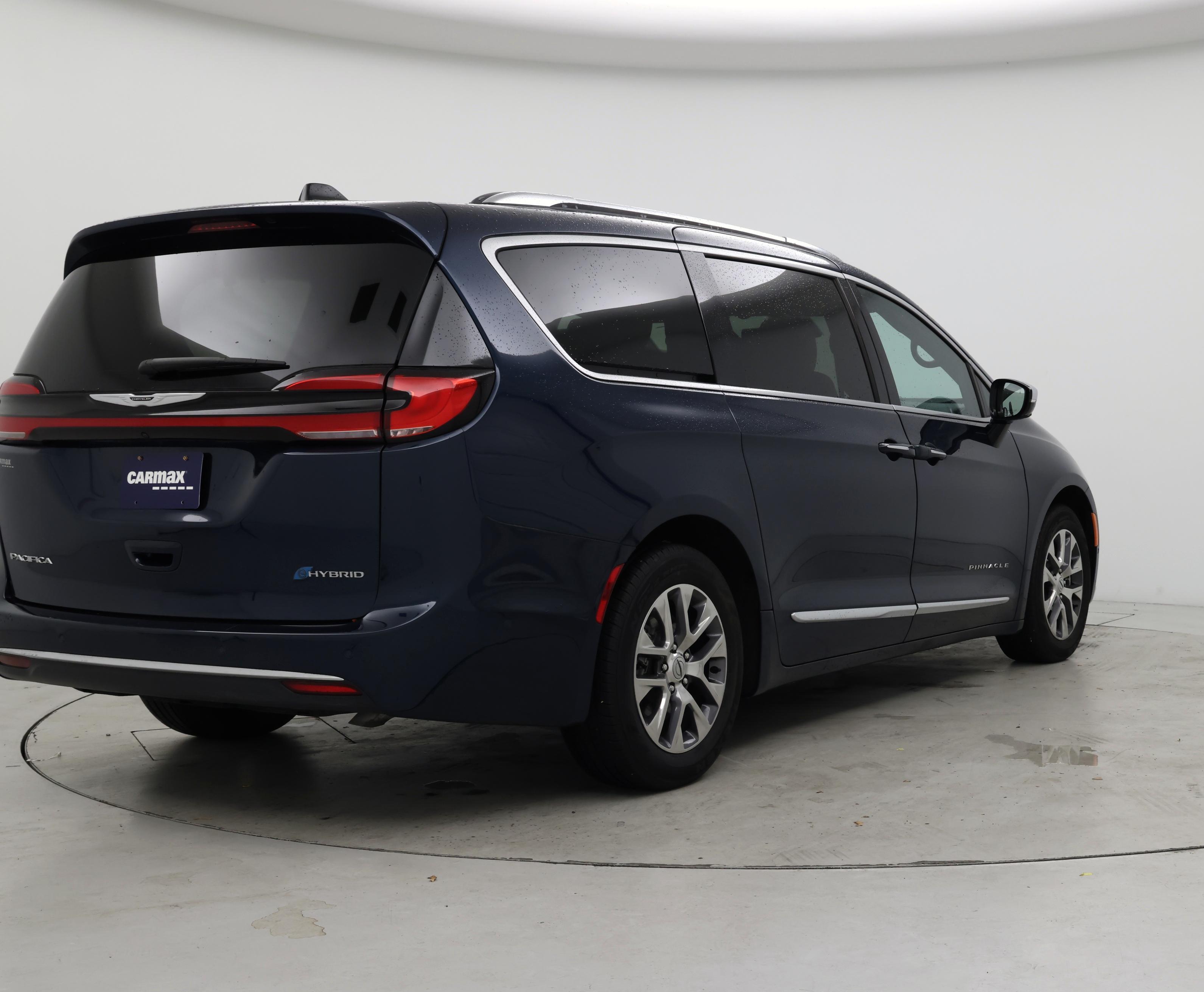 Thumbnail: 2023 Chrysler Pacifica - 8