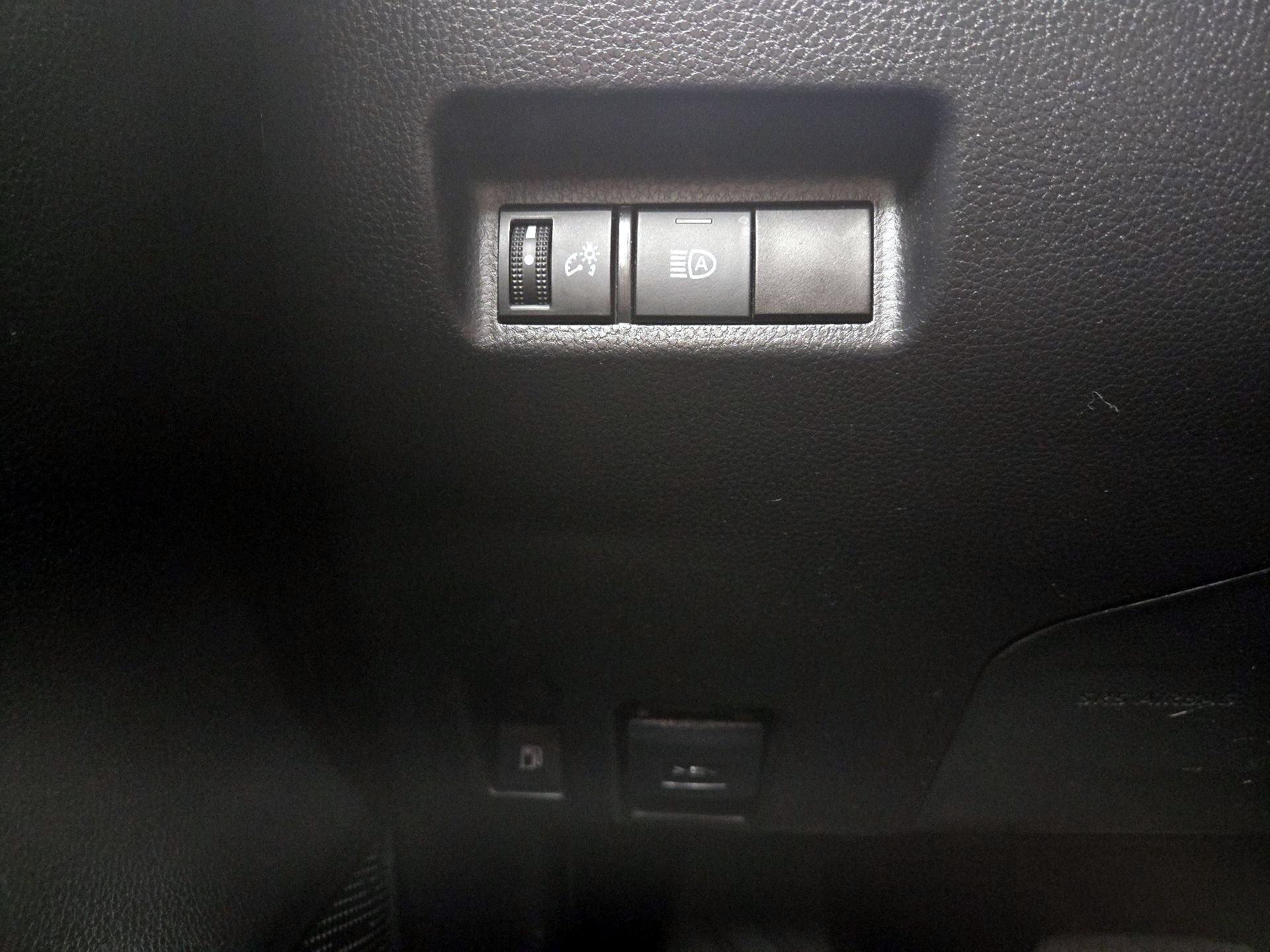 Thumbnail: 2020 Toyota RAV4 - 13