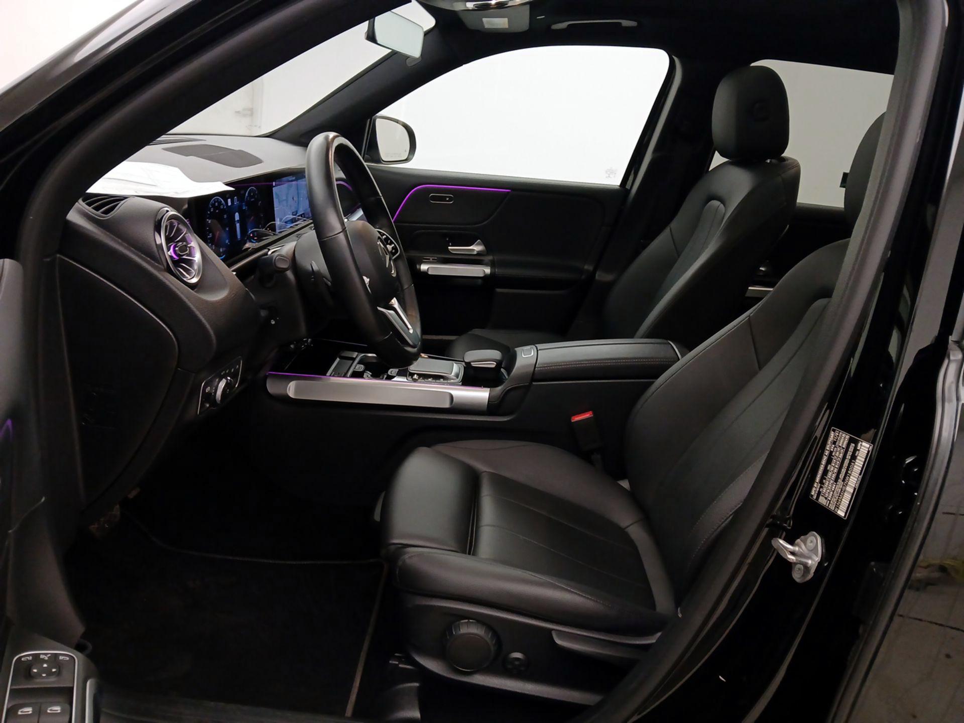 Thumbnail: 2022 Mercedes-Benz GLB - 11