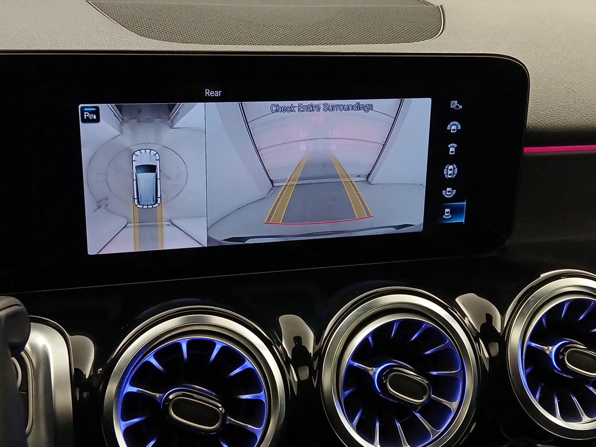 Thumbnail: 2022 Mercedes-Benz GLB - 15