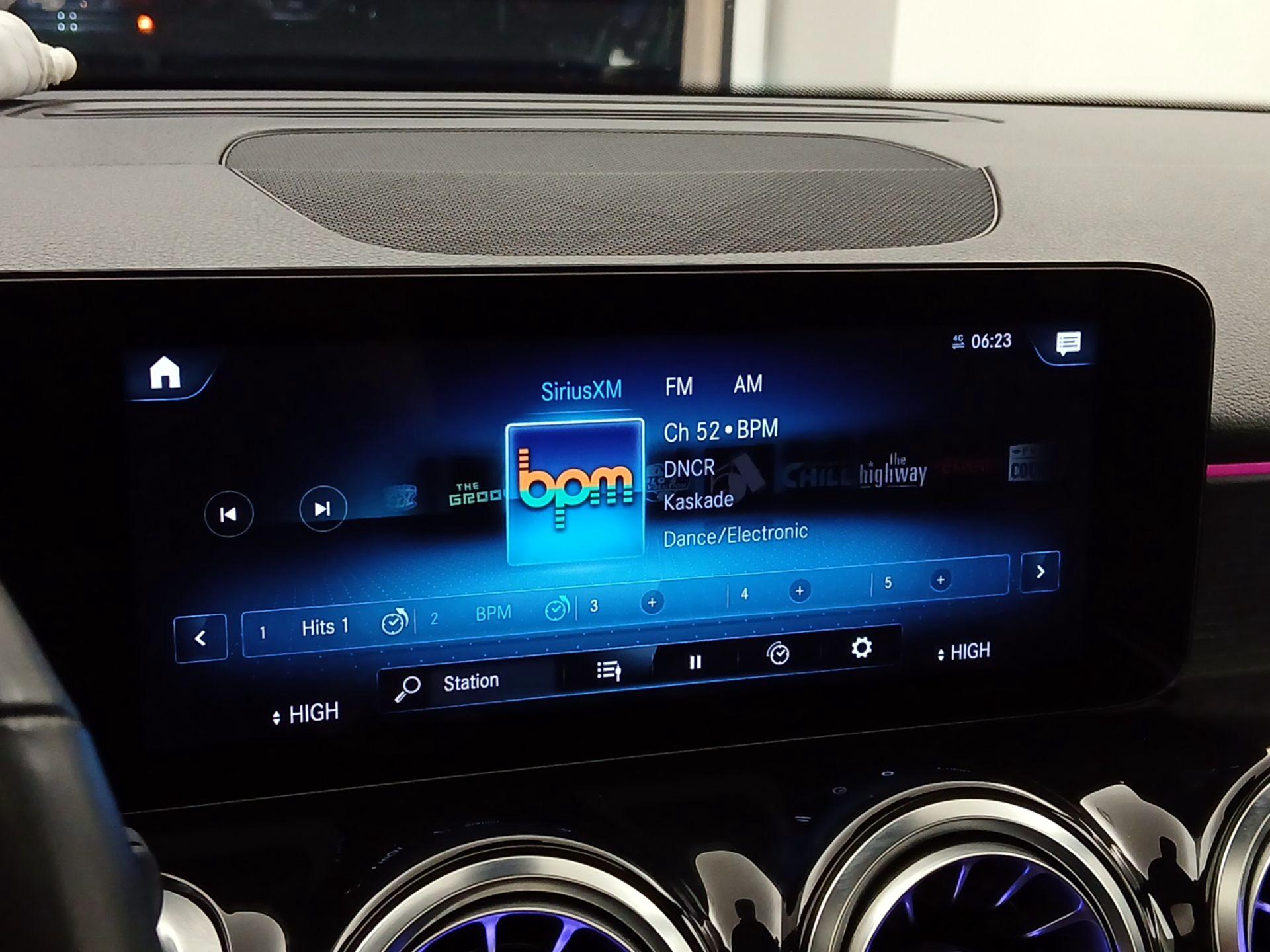 Thumbnail: 2022 Mercedes-Benz GLB - 16