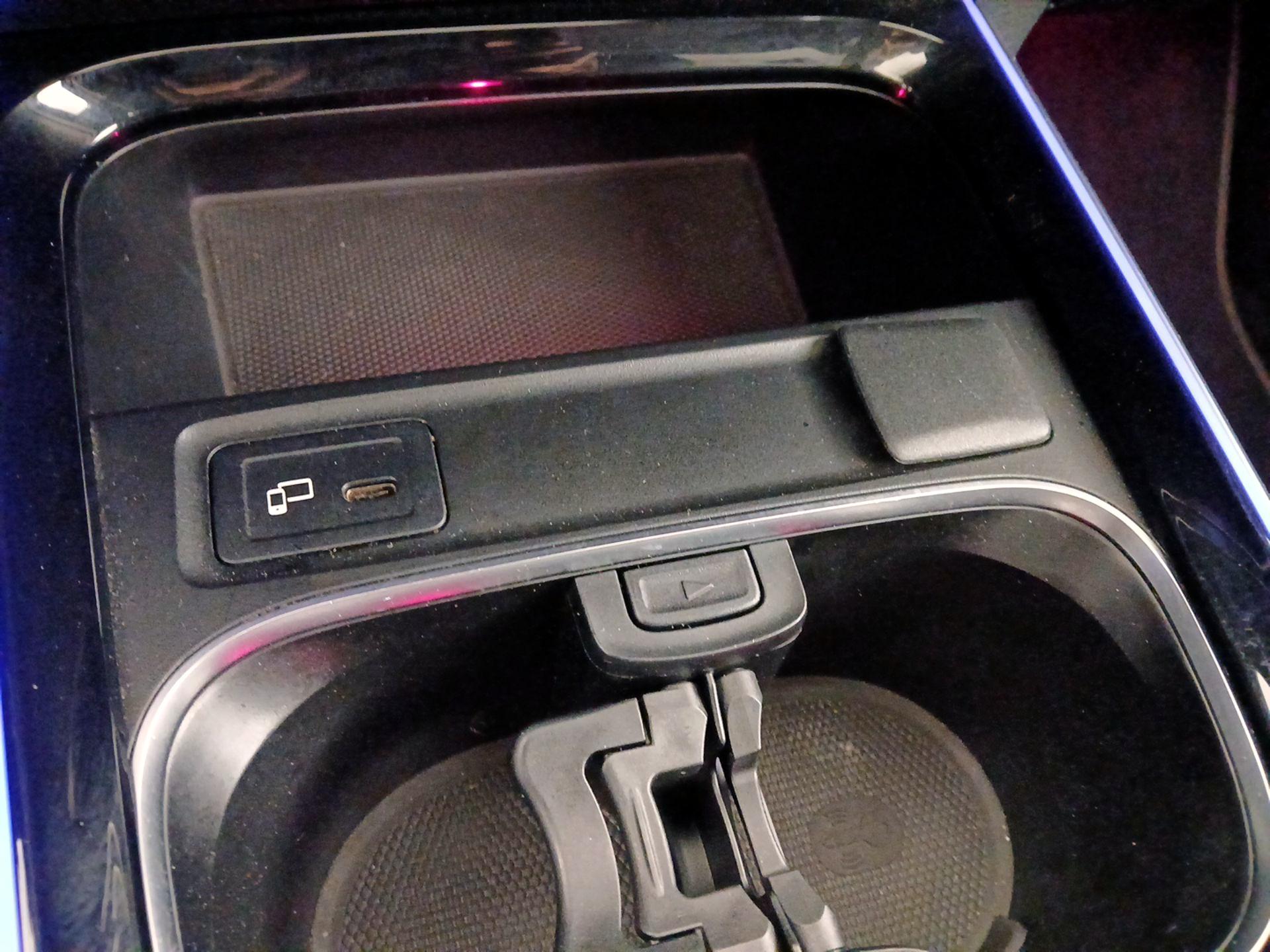 Thumbnail: 2022 Mercedes-Benz GLB - 19