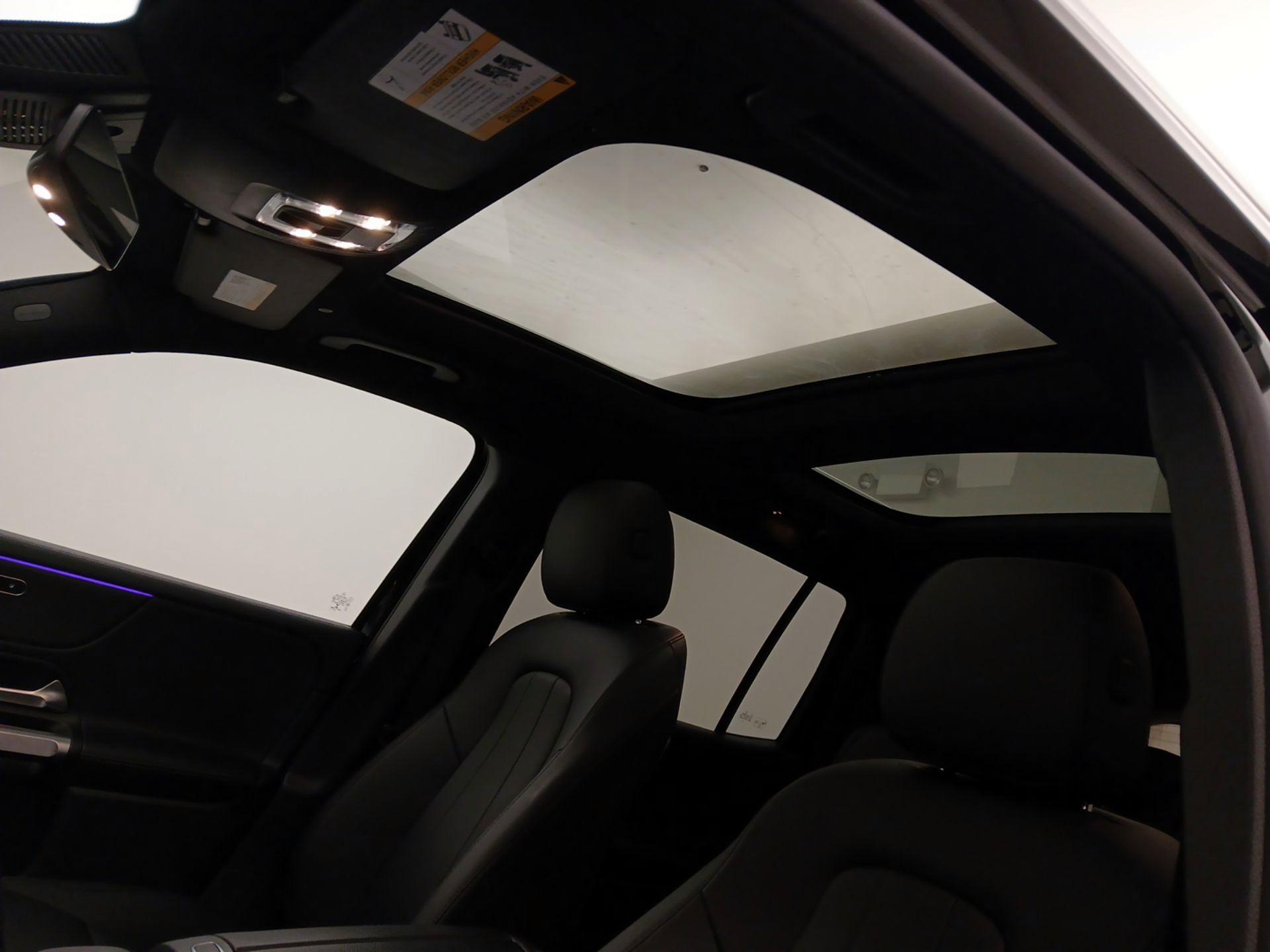 Thumbnail: 2022 Mercedes-Benz GLB - 20