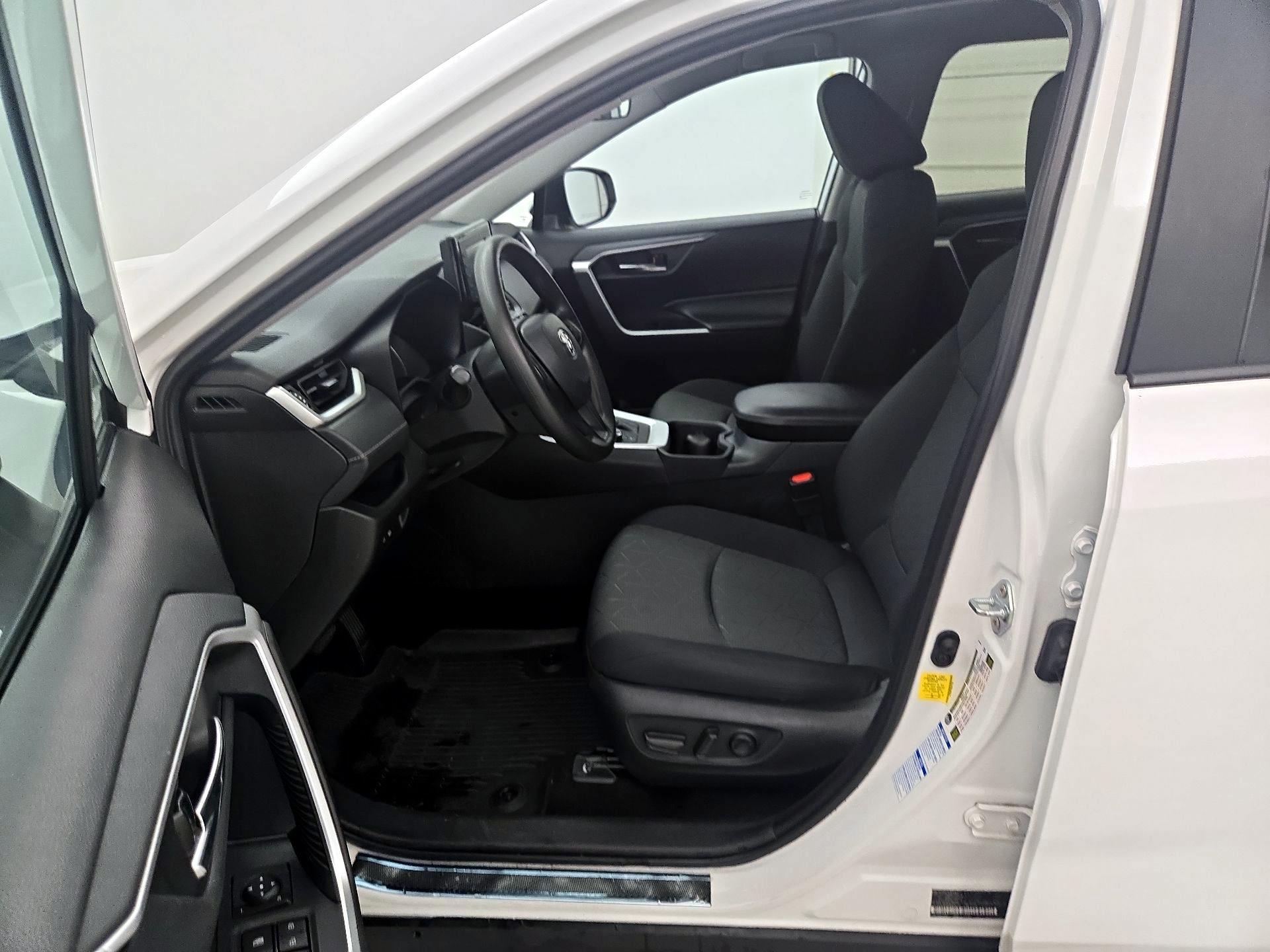 Thumbnail: 2022 Toyota RAV4 - 11