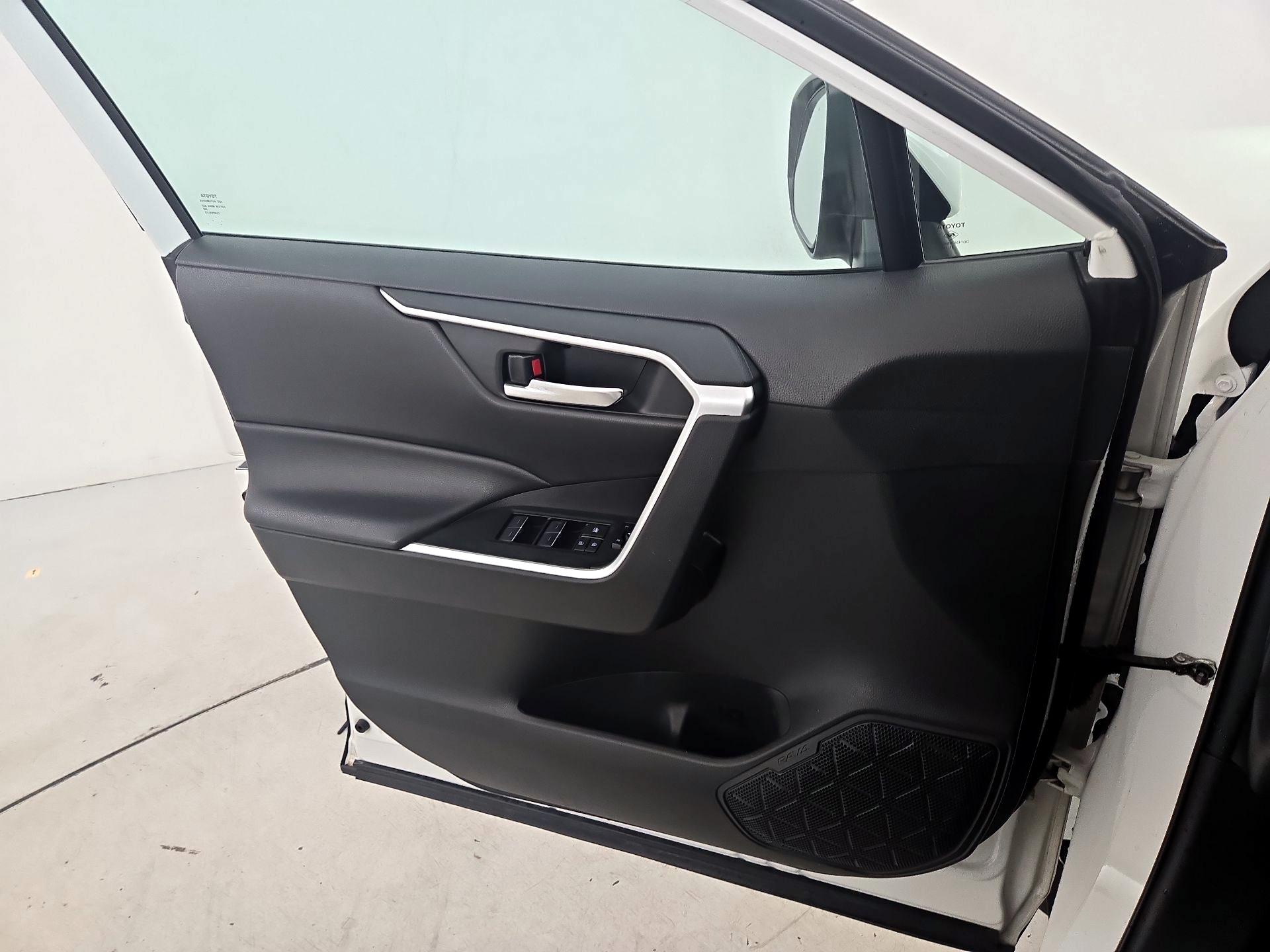 Thumbnail: 2022 Toyota RAV4 - 12