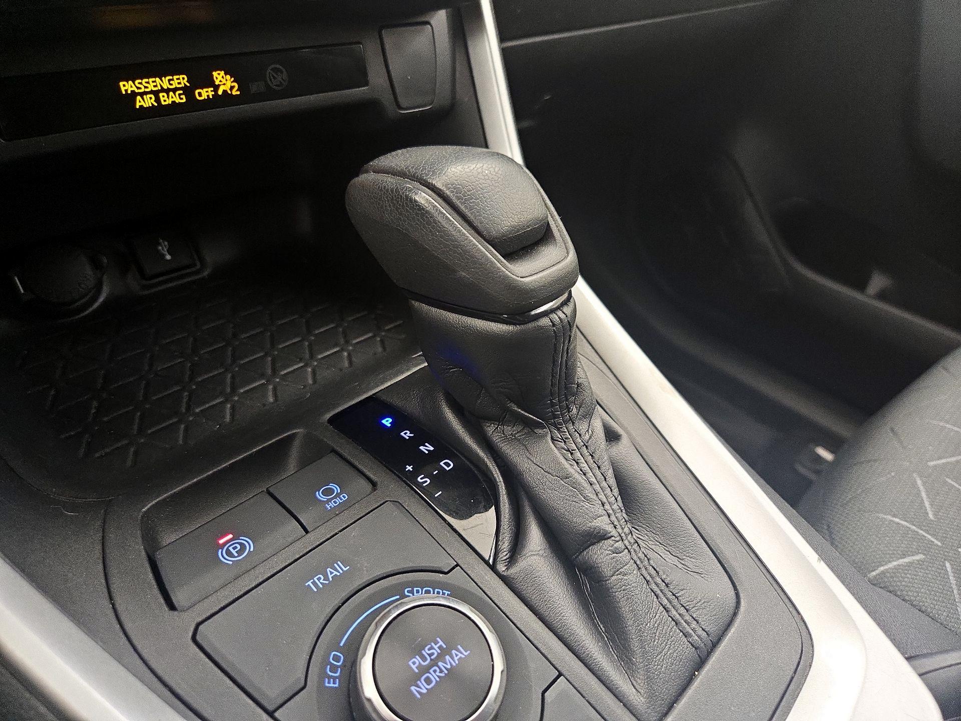 Thumbnail: 2022 Toyota RAV4 - 17