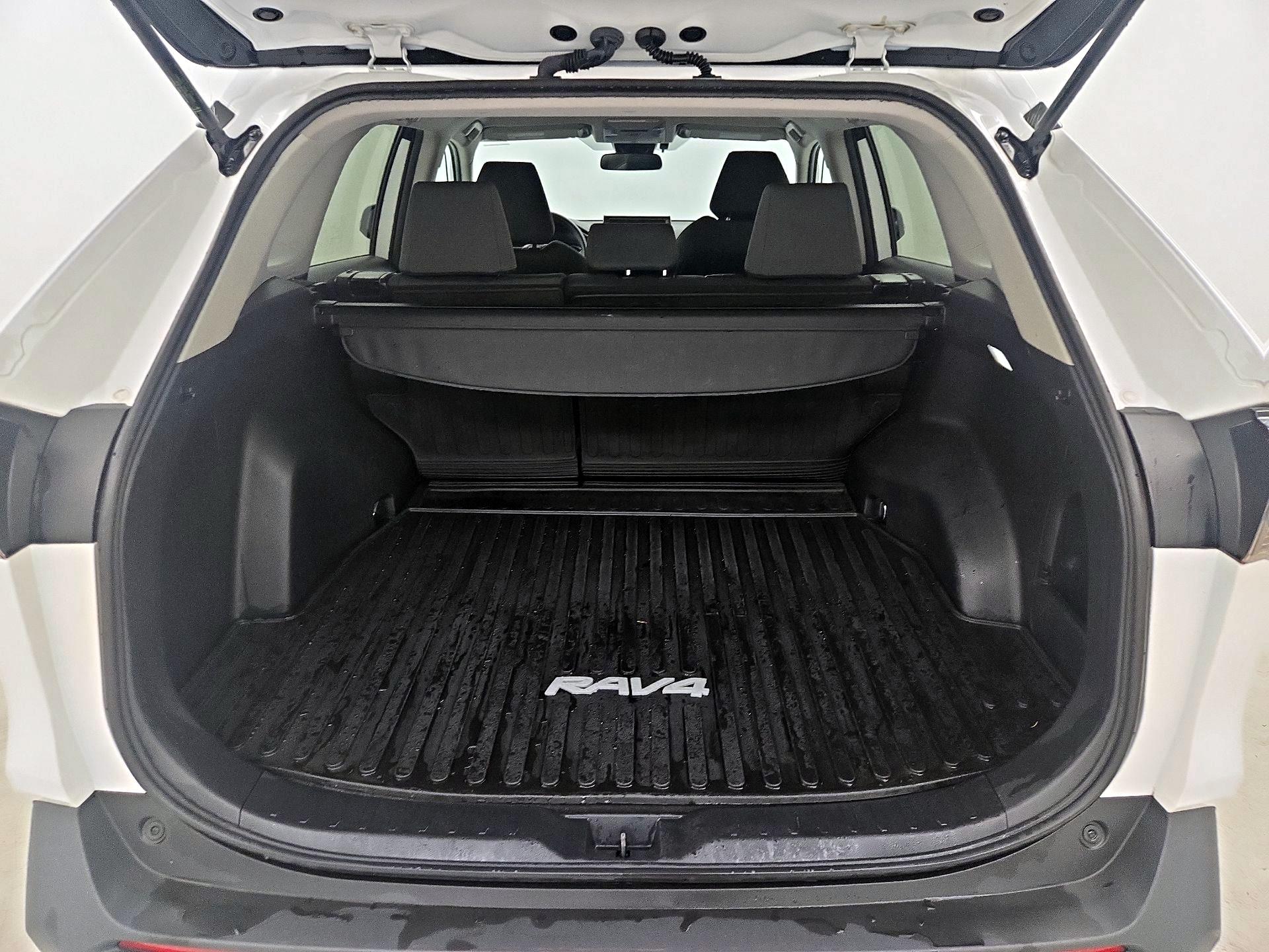 Thumbnail: 2022 Toyota RAV4 - 20