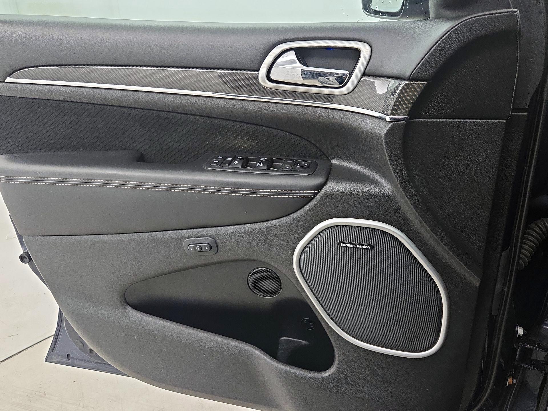 Thumbnail: 2018 Jeep Grand Cherokee - 12