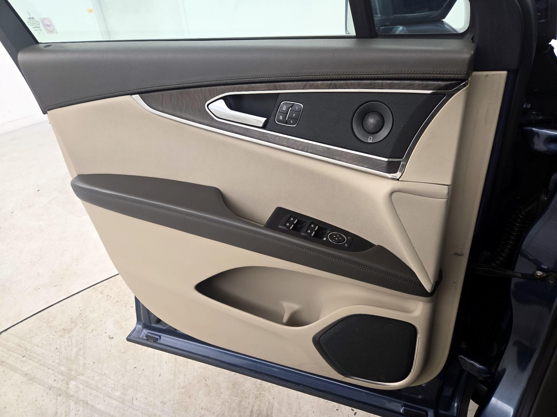 Thumbnail: 2019 Lincoln Nautilus - 12