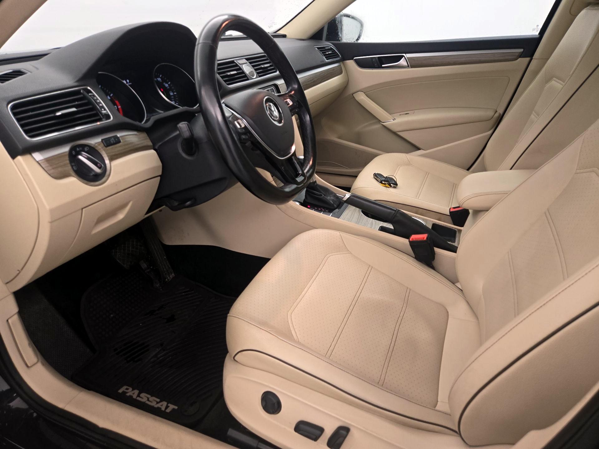 Thumbnail: 2017 Volkswagen Passat - 11