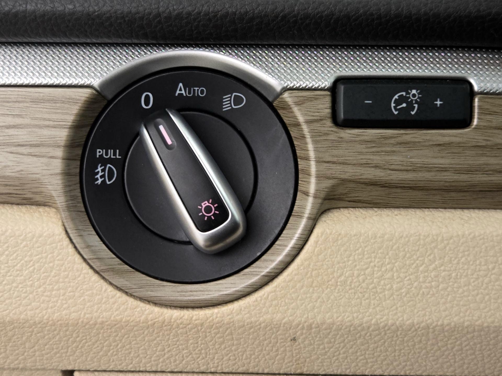 Thumbnail: 2017 Volkswagen Passat - 13