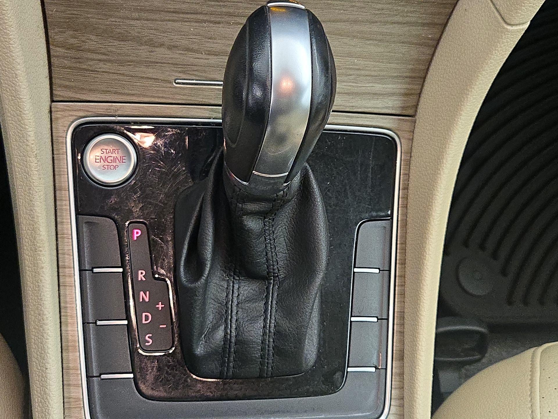 Thumbnail: 2017 Volkswagen Passat - 17