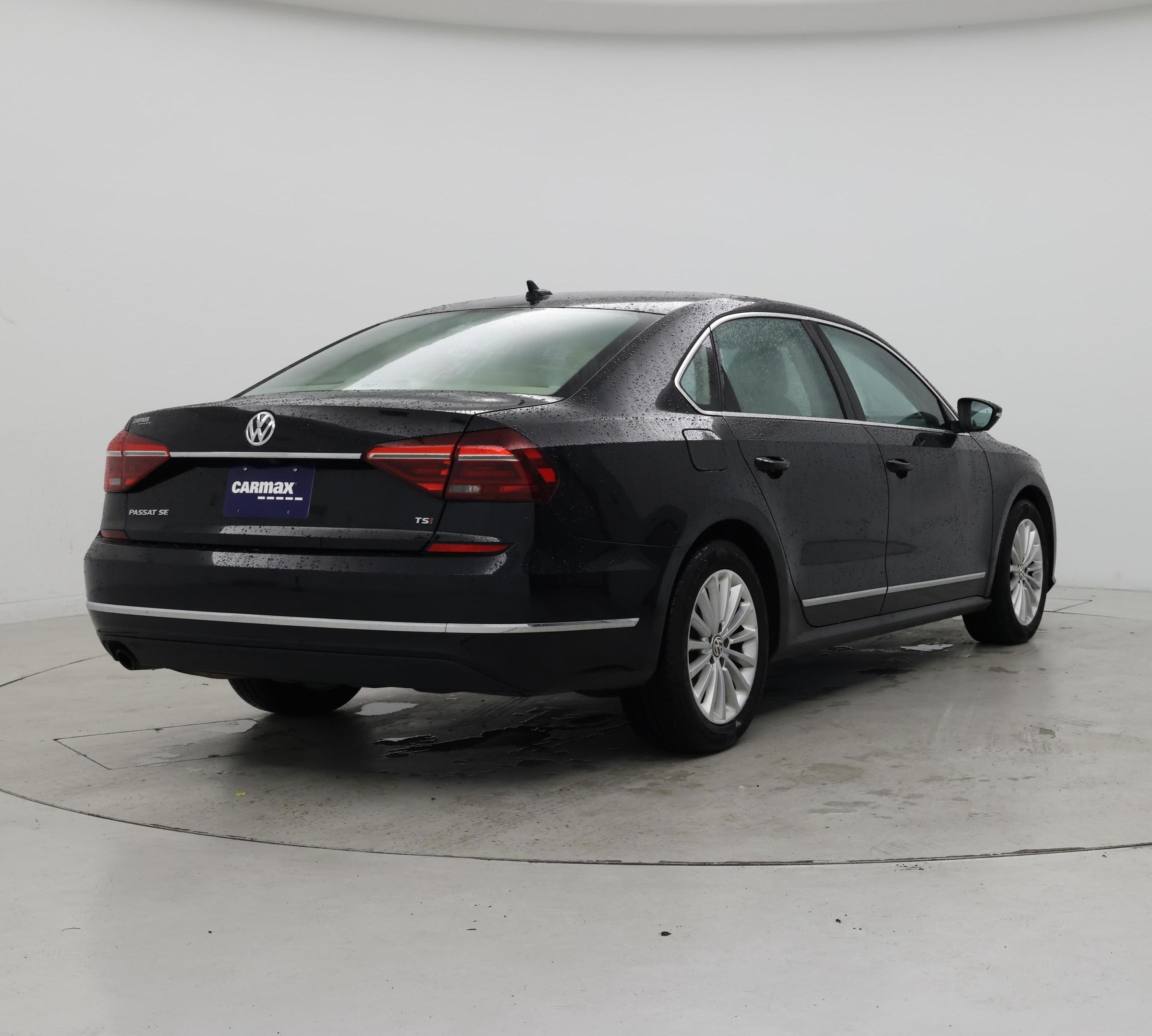 Thumbnail: 2017 Volkswagen Passat - 8