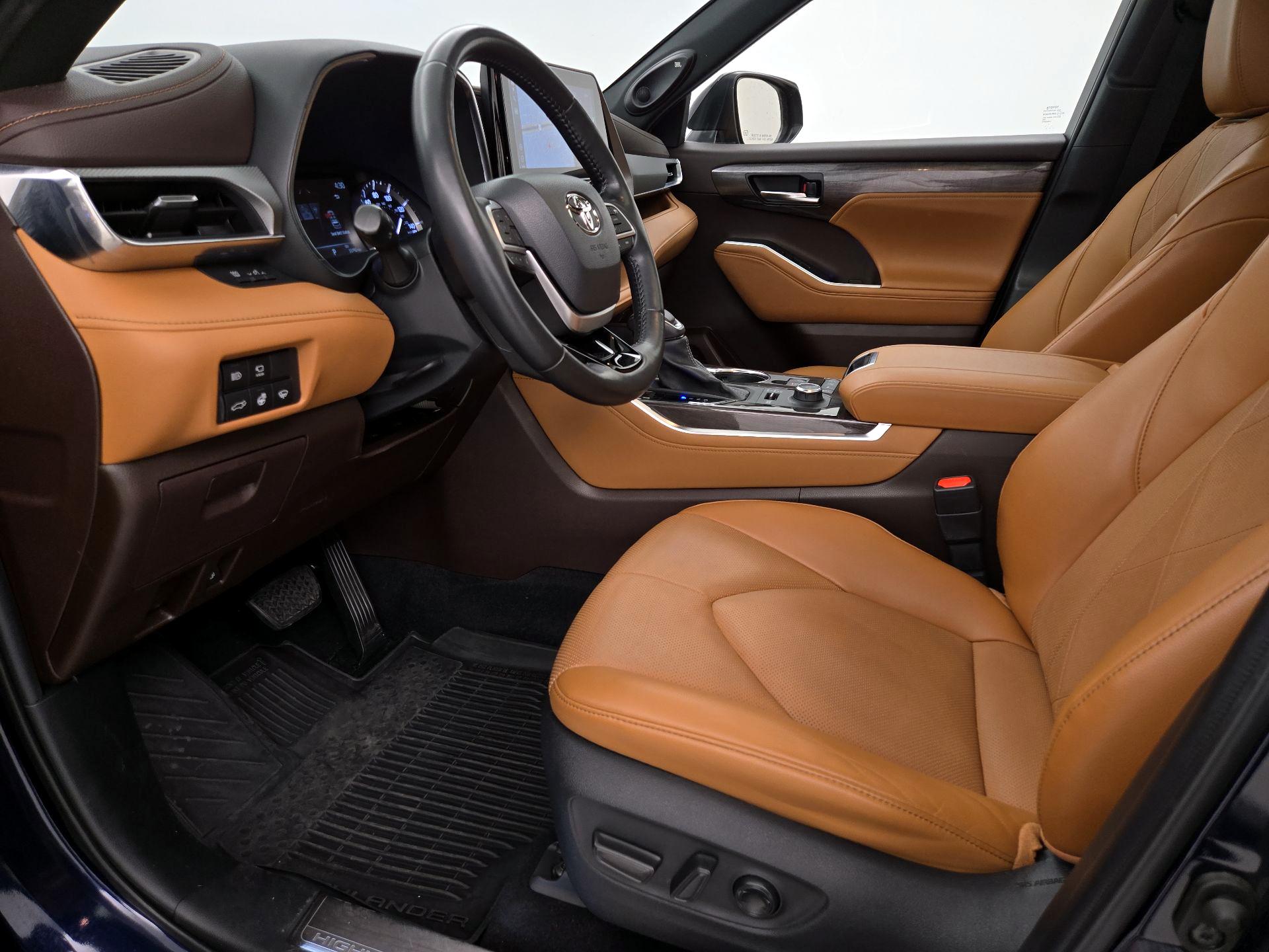 Thumbnail: 2022 Toyota Highlander - 11