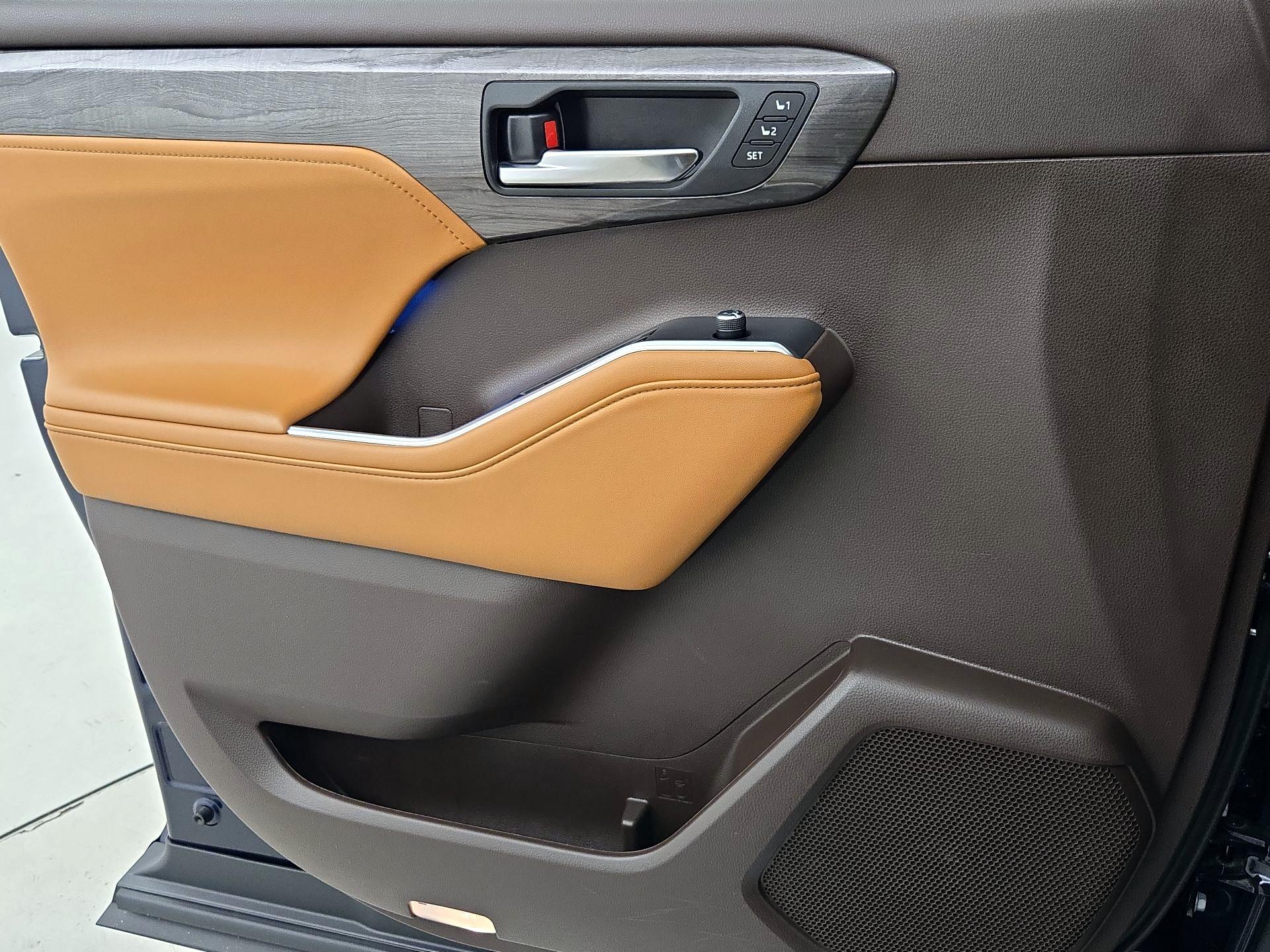 Thumbnail: 2022 Toyota Highlander - 12