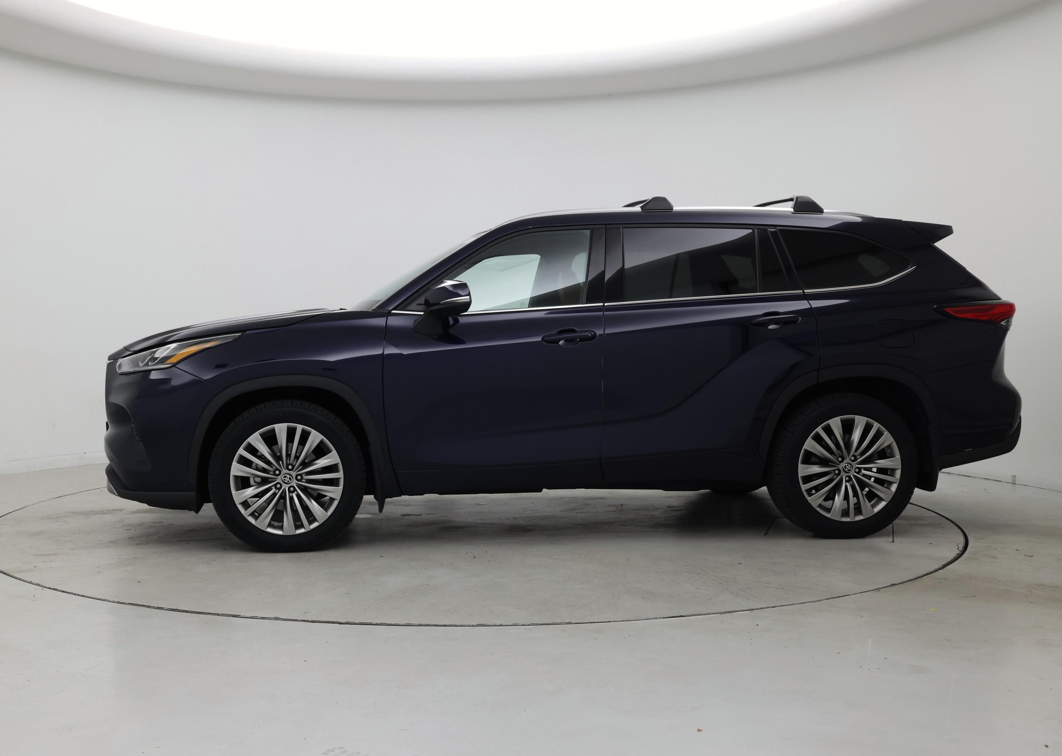 Thumbnail: 2022 Toyota Highlander - 3