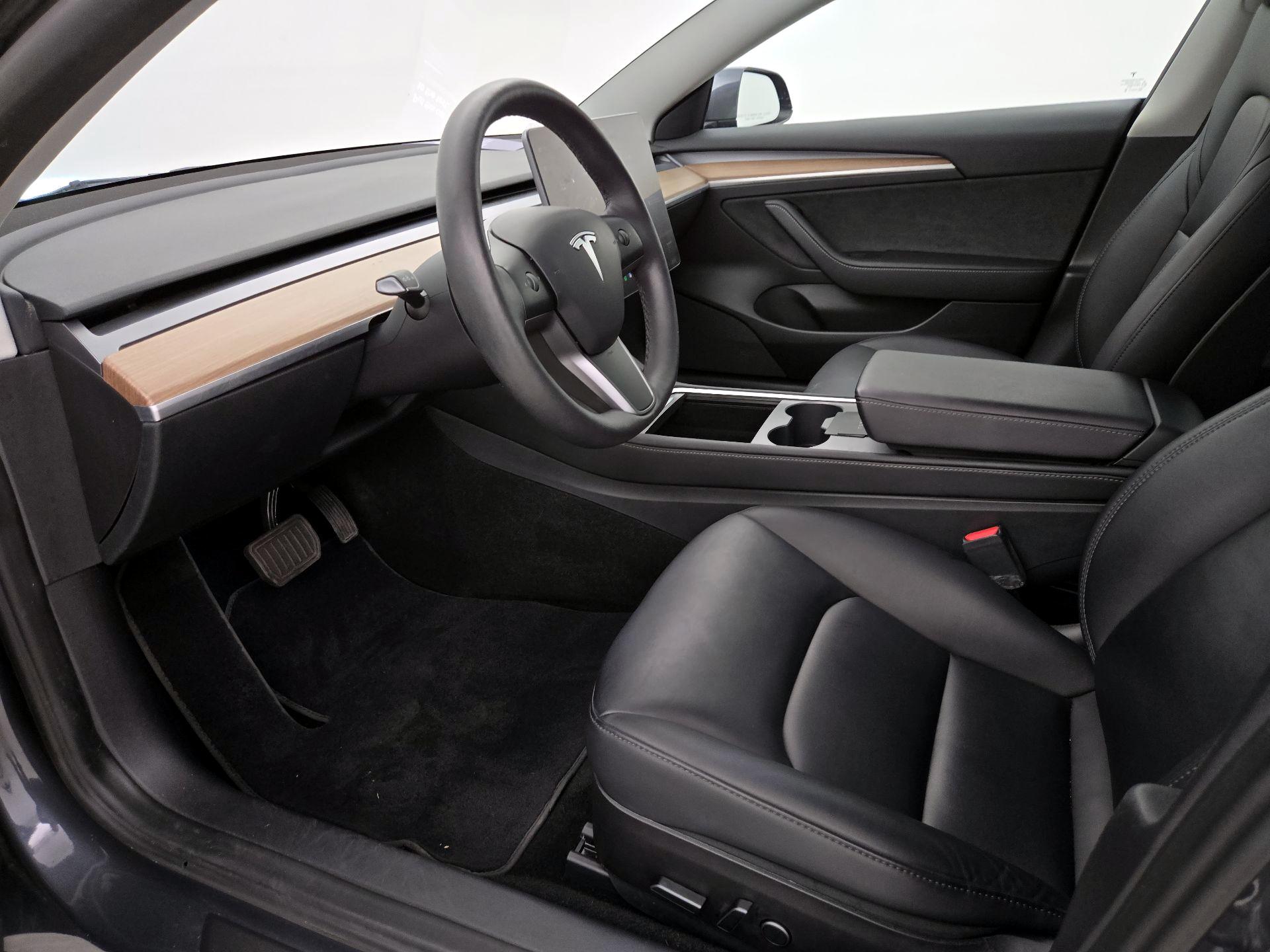 Thumbnail: 2023 Tesla Model 3 - 11