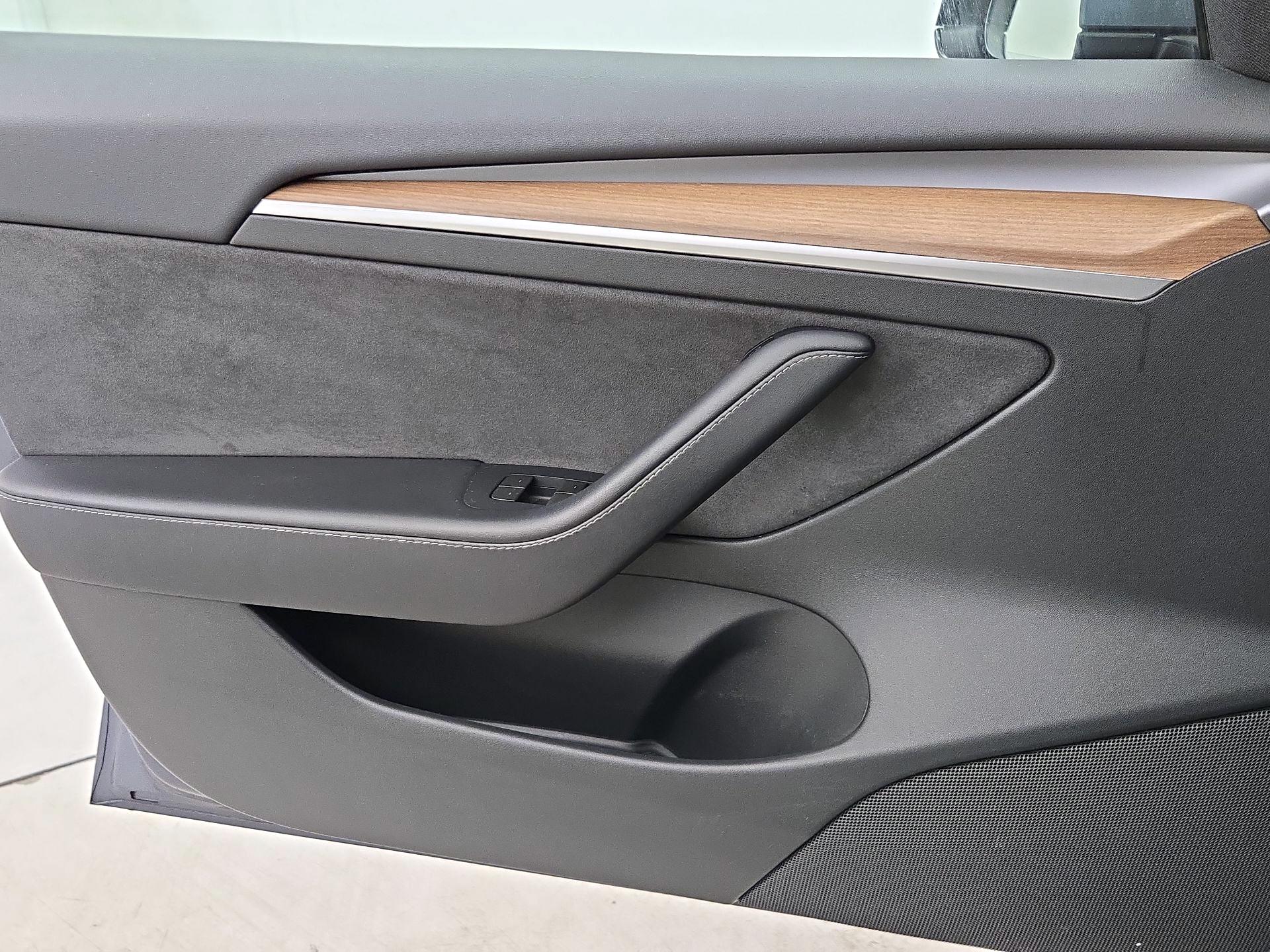 Thumbnail: 2023 Tesla Model 3 - 12