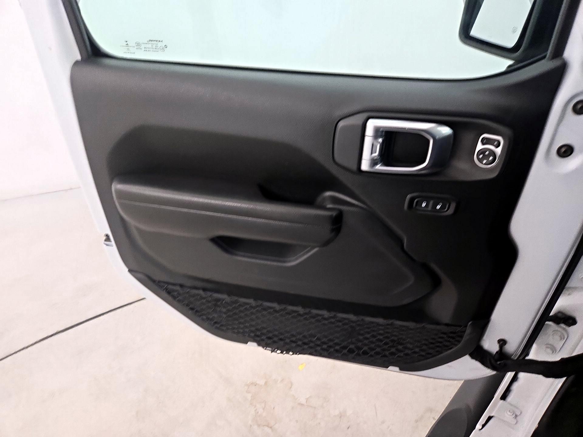 Thumbnail: 2021 Jeep Gladiator - 12