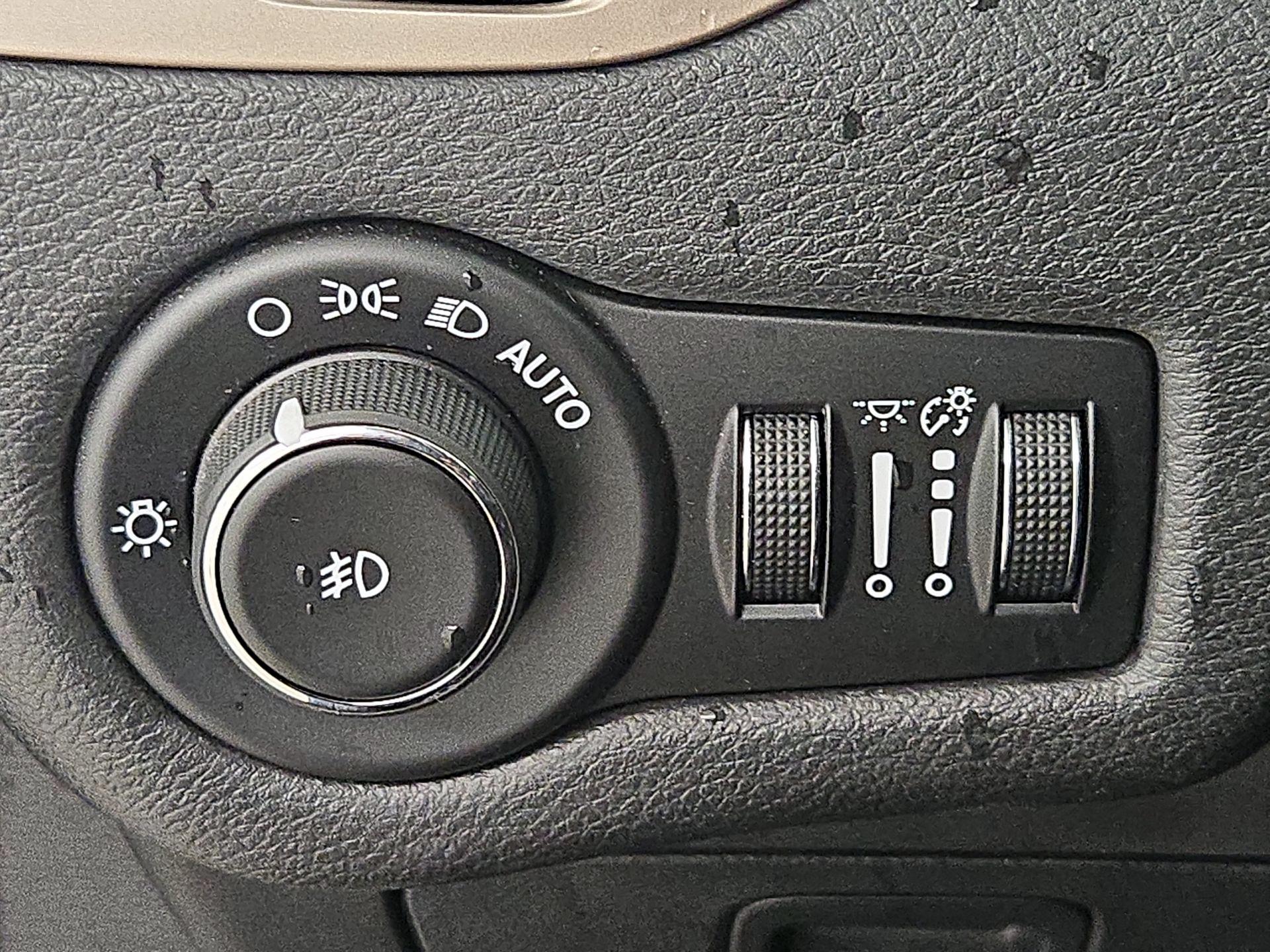 Thumbnail: 2015 Jeep Cherokee - 13