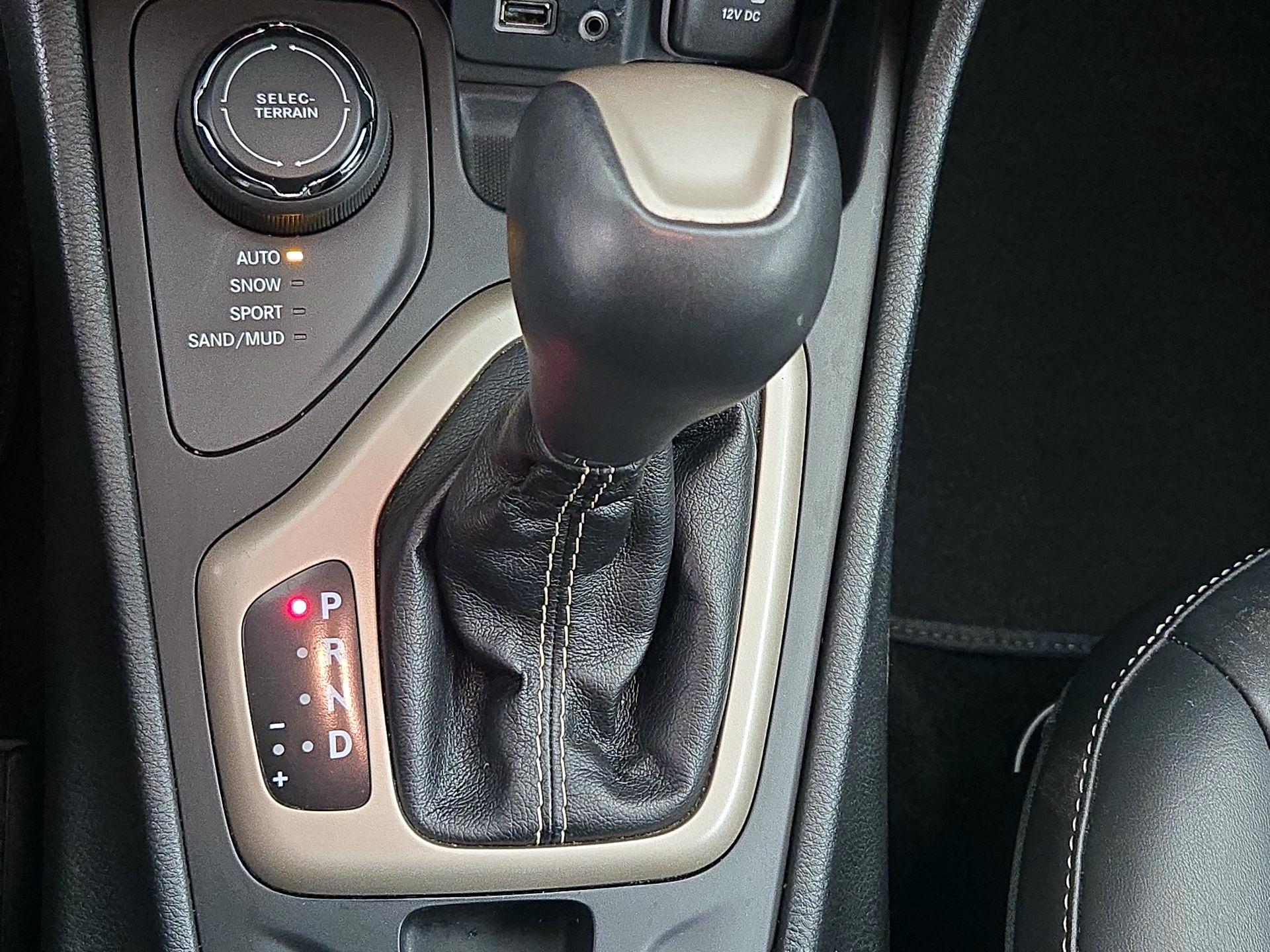 Thumbnail: 2015 Jeep Cherokee - 18