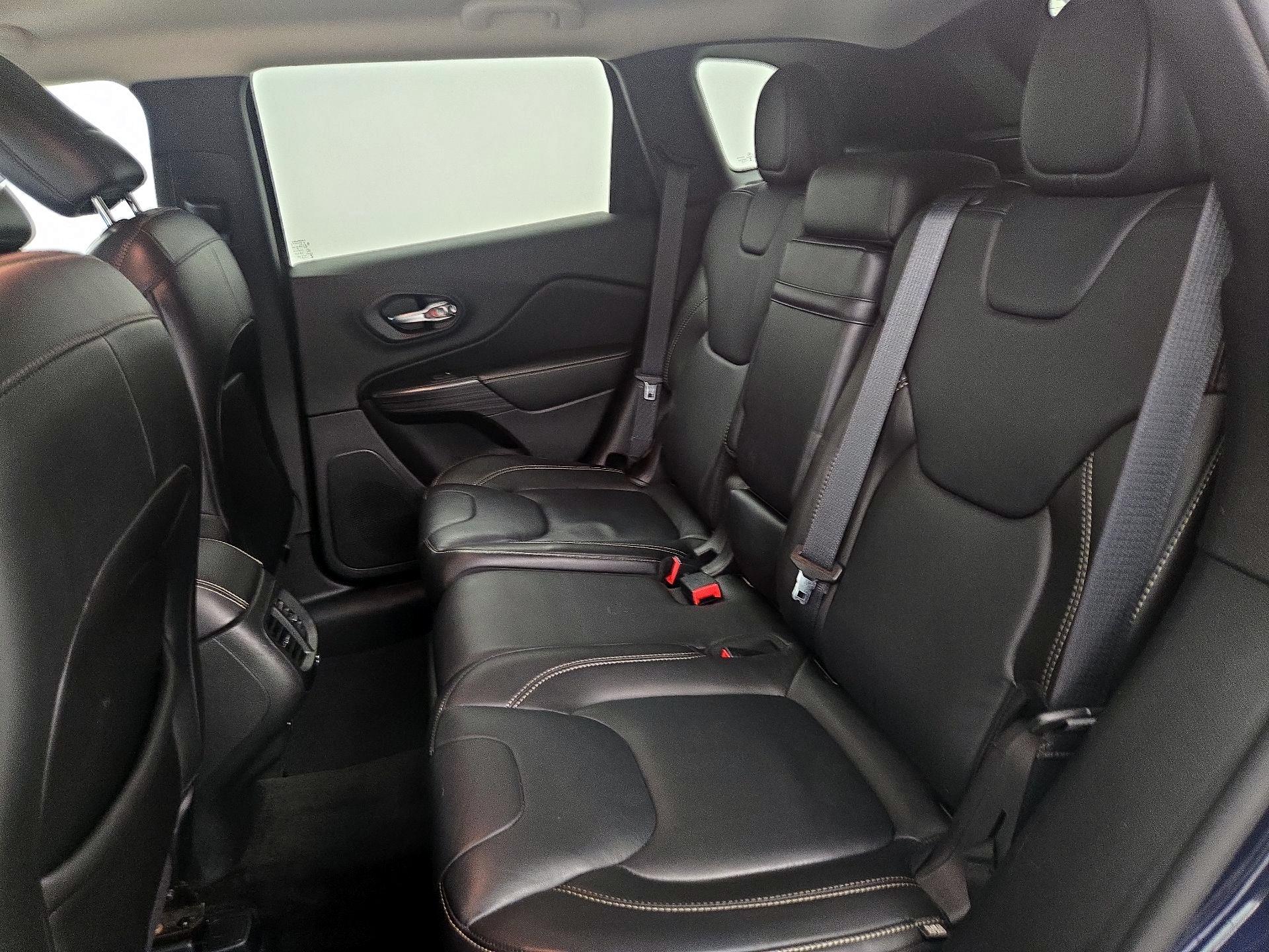 Thumbnail: 2015 Jeep Cherokee - 20