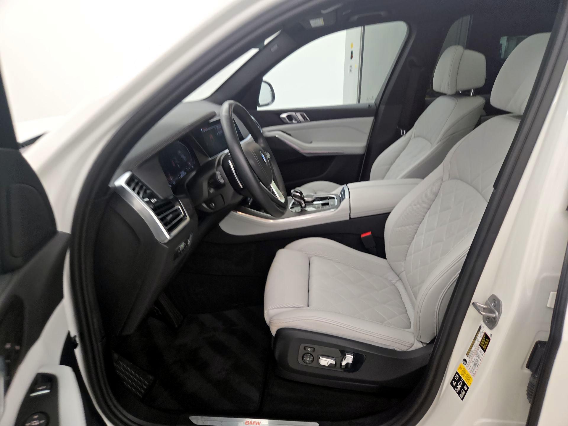 Thumbnail: 2023 BMW X5 - 11